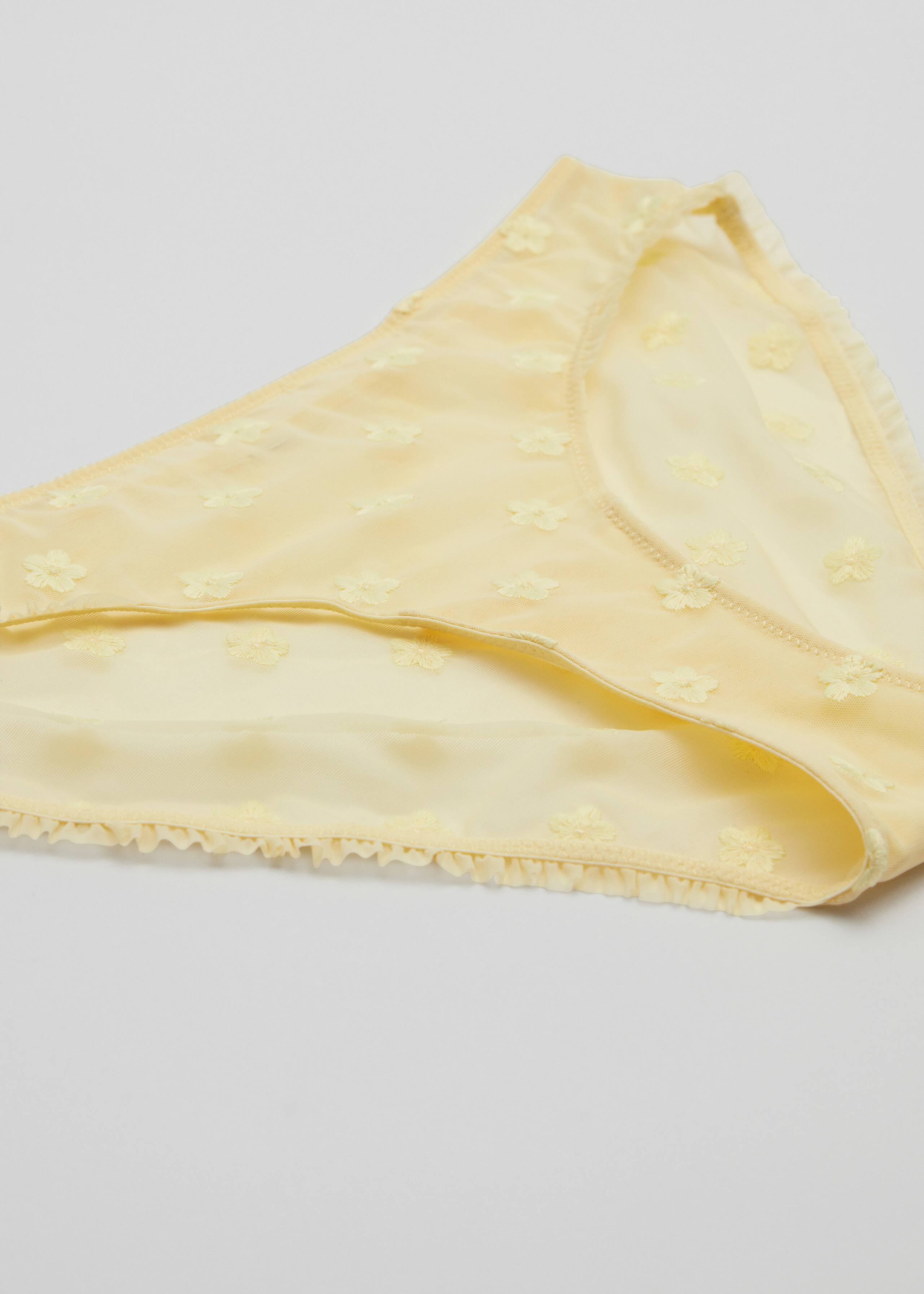 Flower Embroidered Briefs - {{variantName}} - Detalle descriptivo