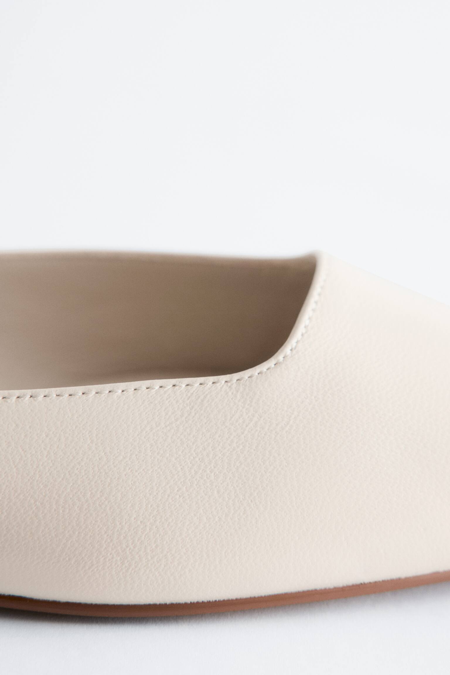 נעלי בלט שטוחות מעור עם רצועות מוצלבות - לבן/חום - 4