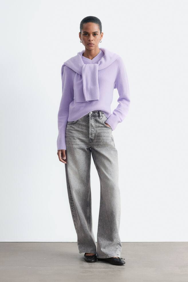 V-Neck Jumper - Lilac/Red/Grey/Dark Brown/Dark Red/Dark Blue/Butter Yellow - 1