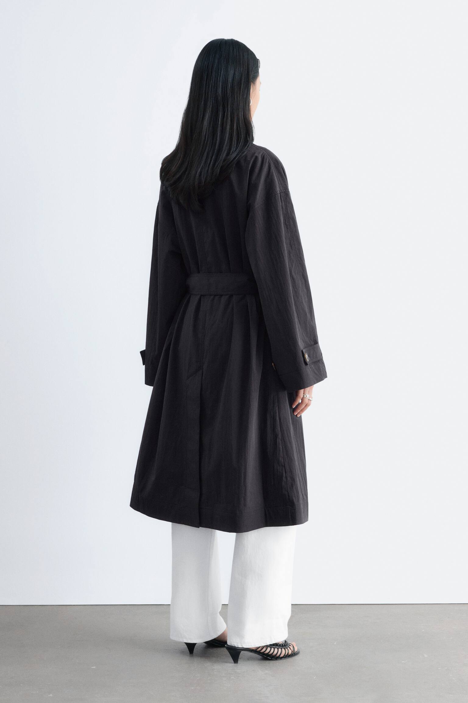 Płaszcz samochodowy z paskiem - Czarny/Jasnobeżowy - 9