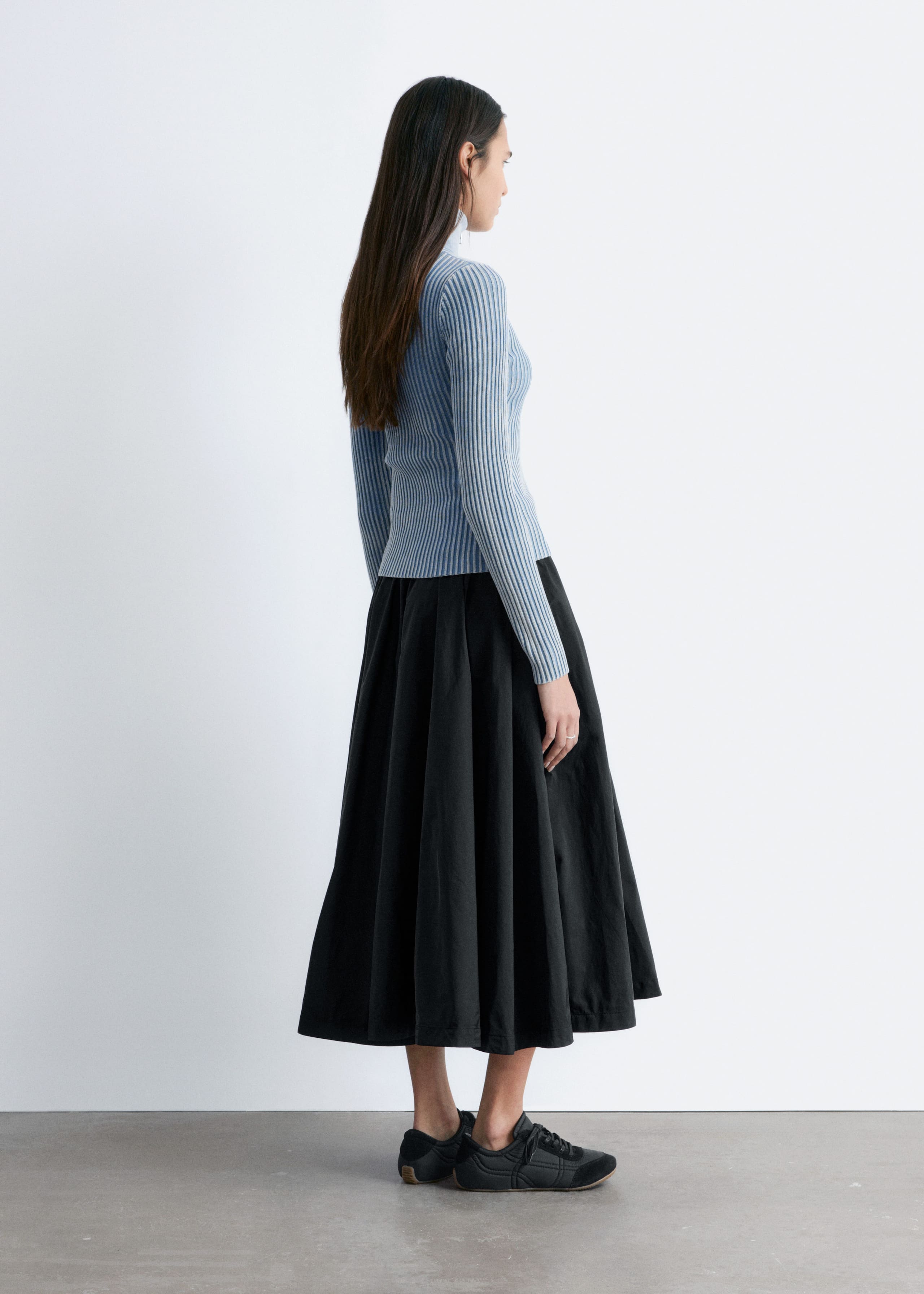 Voluminous Drawstring Midi Skirt - Schwarz - Lookbook