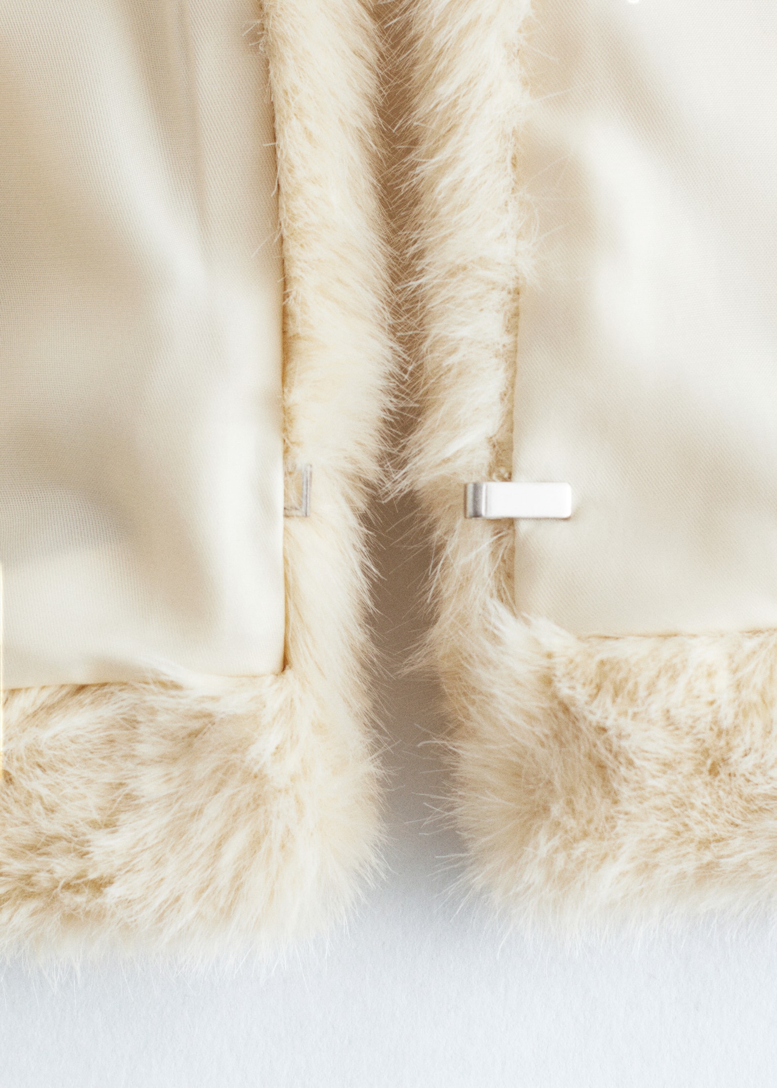 Faux Fur Bib Collar - Cream/Dark Brown - 2