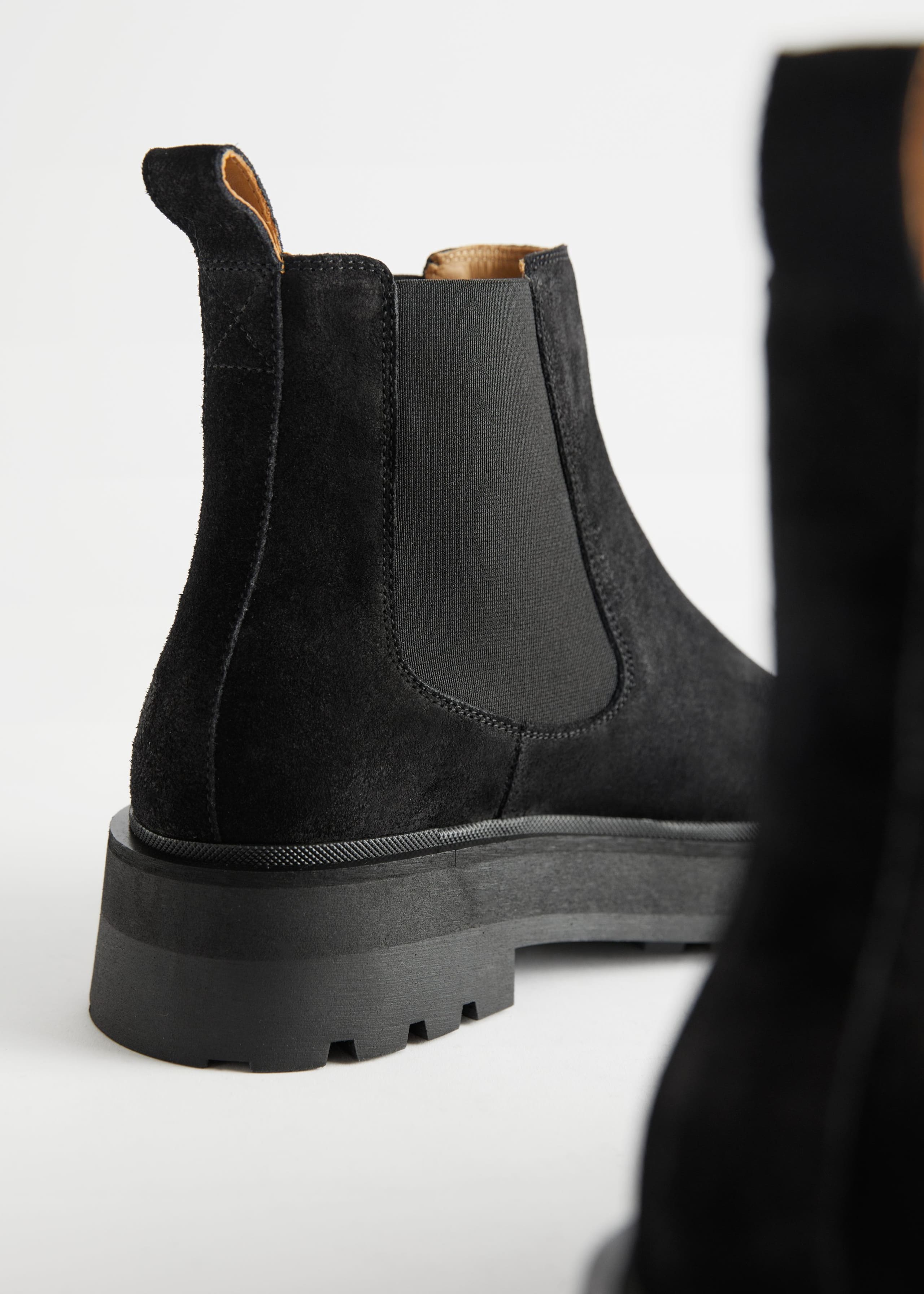 Chunky Chelsea Suede Boots - {{variantName}} - Descrizione dettagliata
