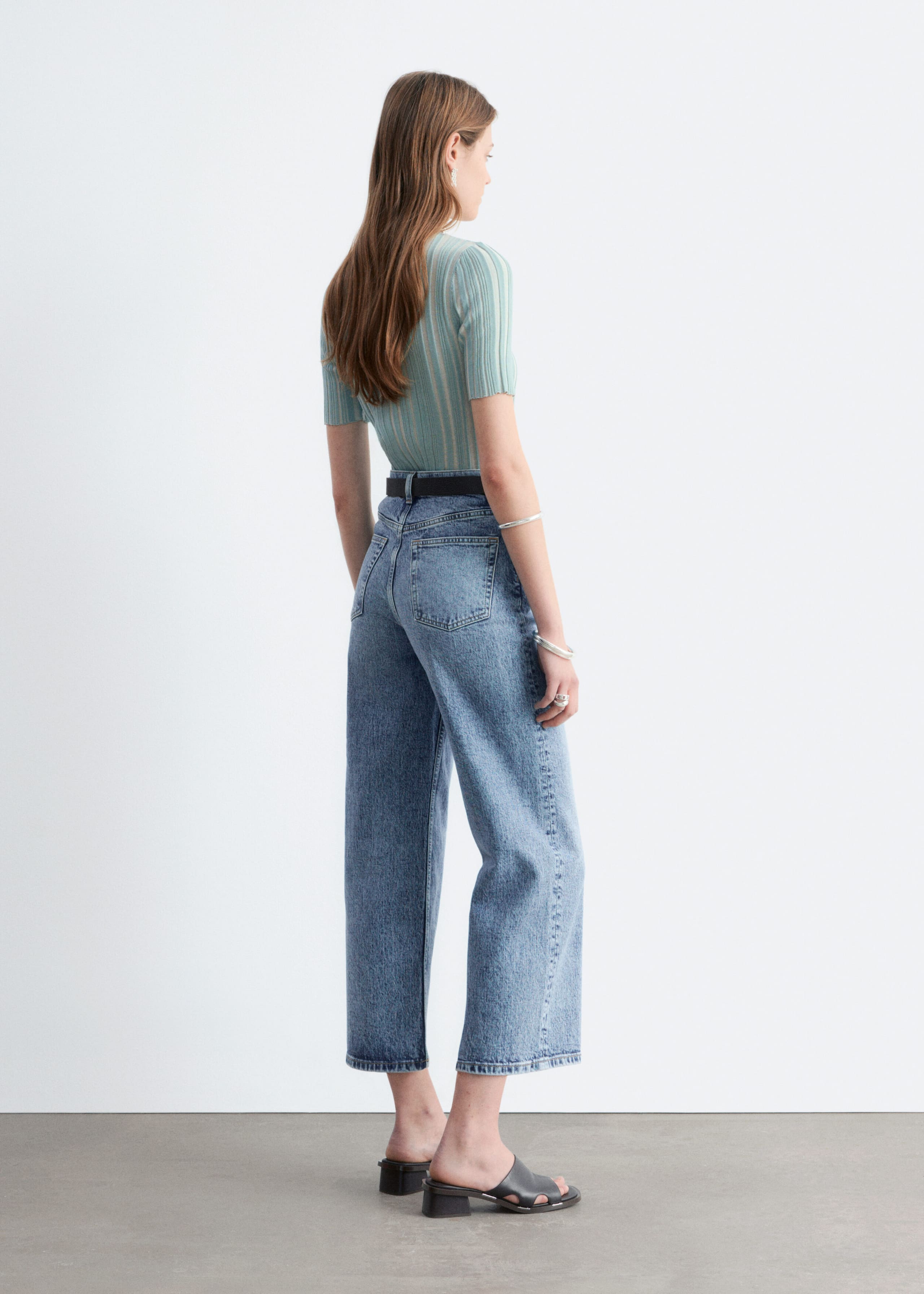 Image of Jeansy z szerokimi skróconymi nogawkami