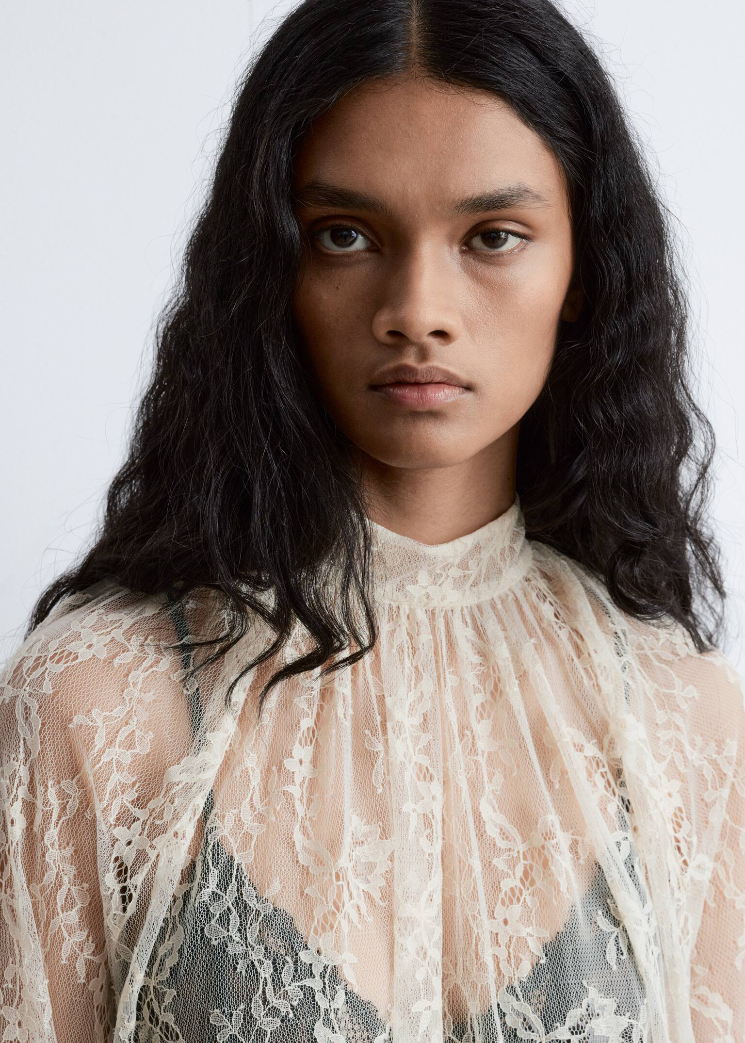 Blouse en dentelle volantée - Couleur crème/Marron foncé - 4