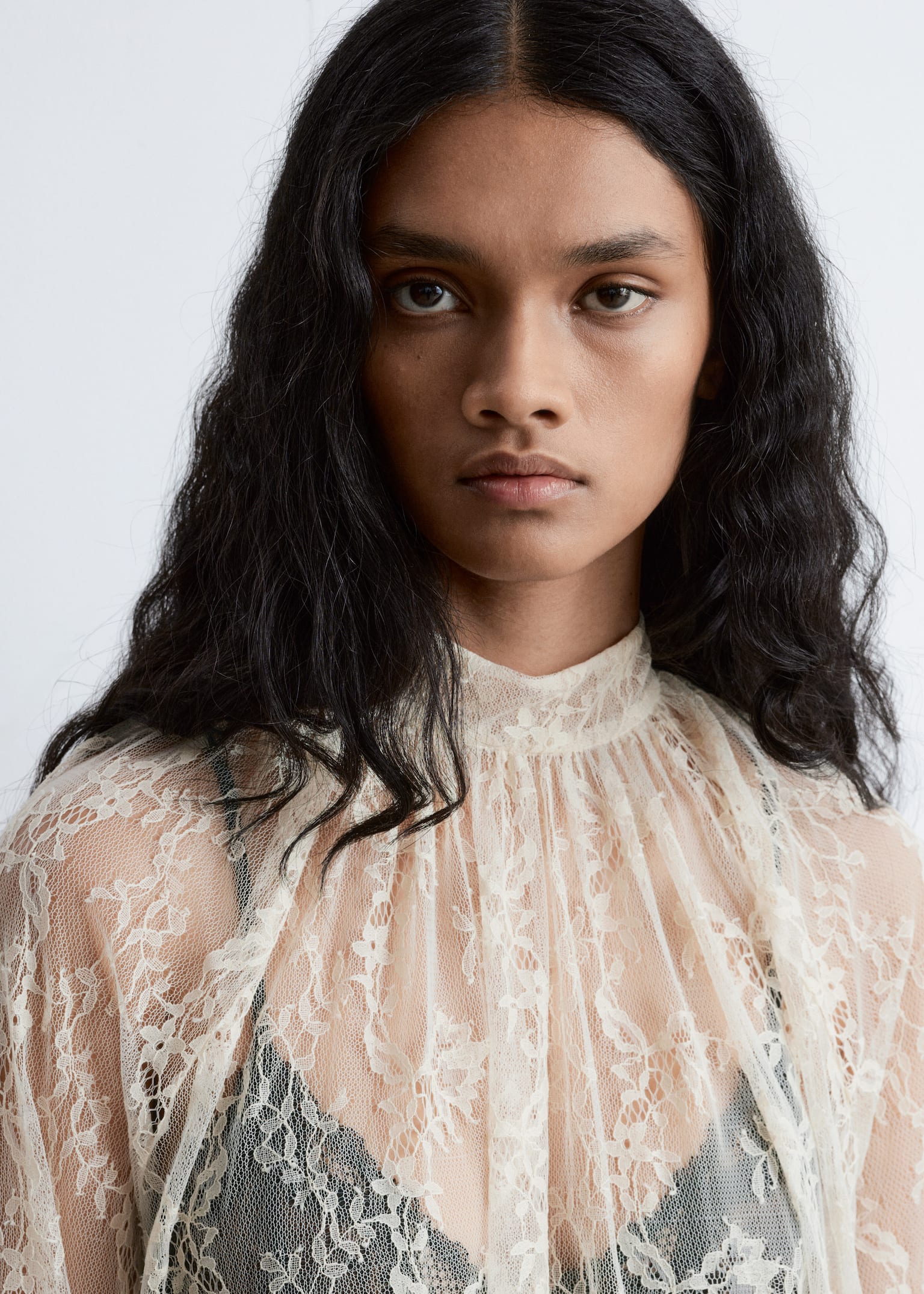 Blouse en dentelle volantée - Couleur crème/Marron foncé - 8