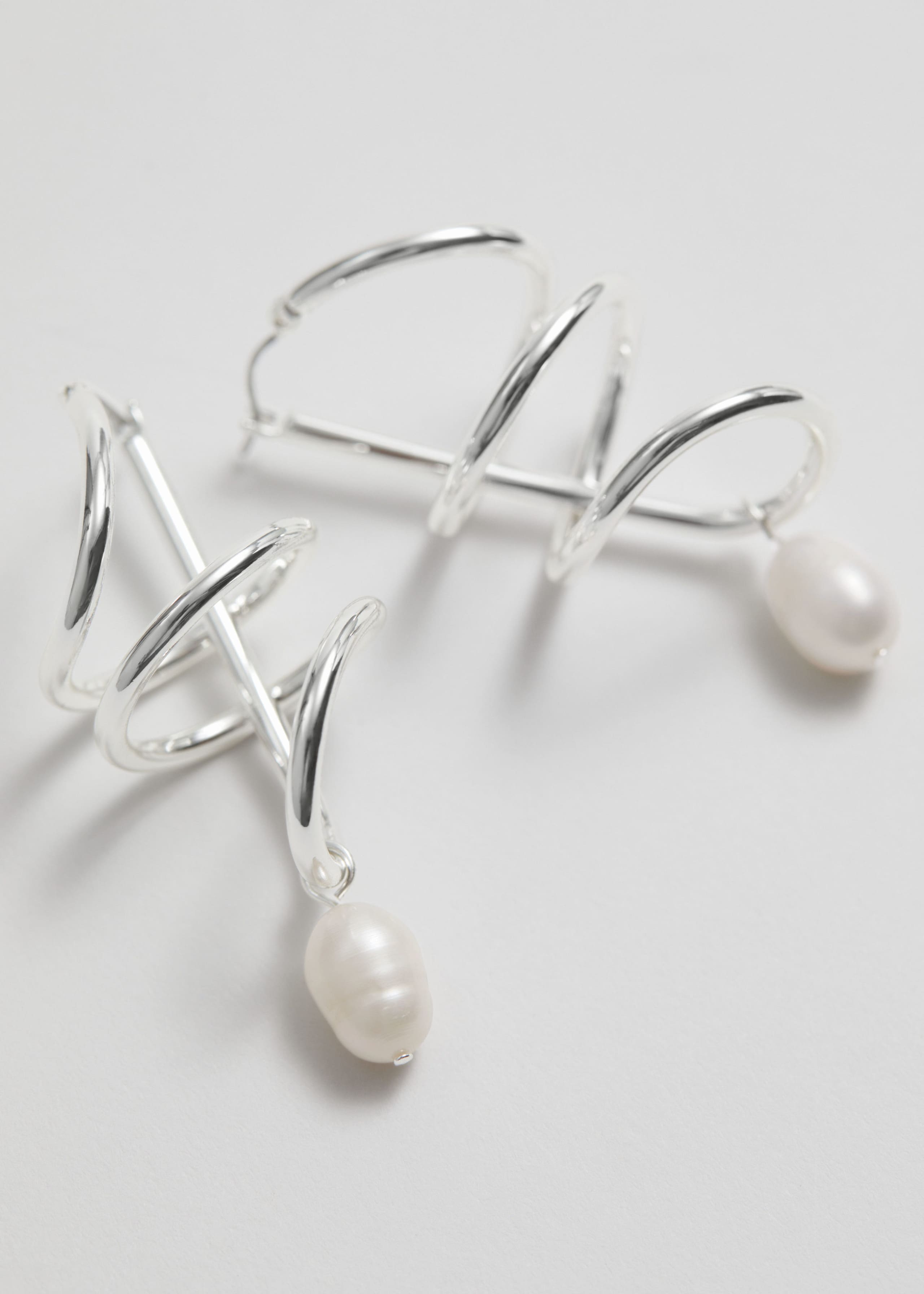 Swirl Pearl Earrings - {{variantName}} - Descriptive Detail