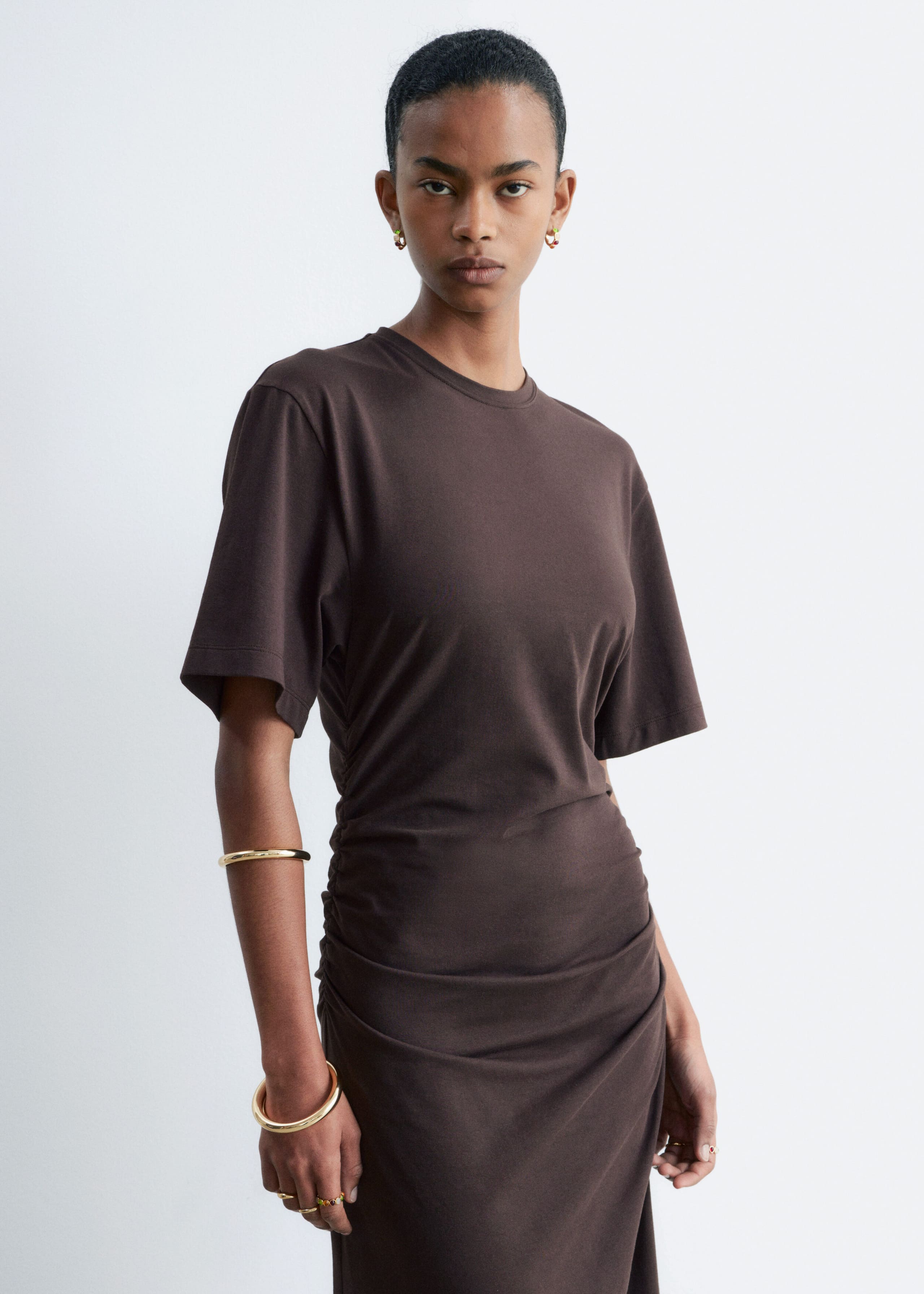 Image of Vestido midi asimétrico tipo camiseta