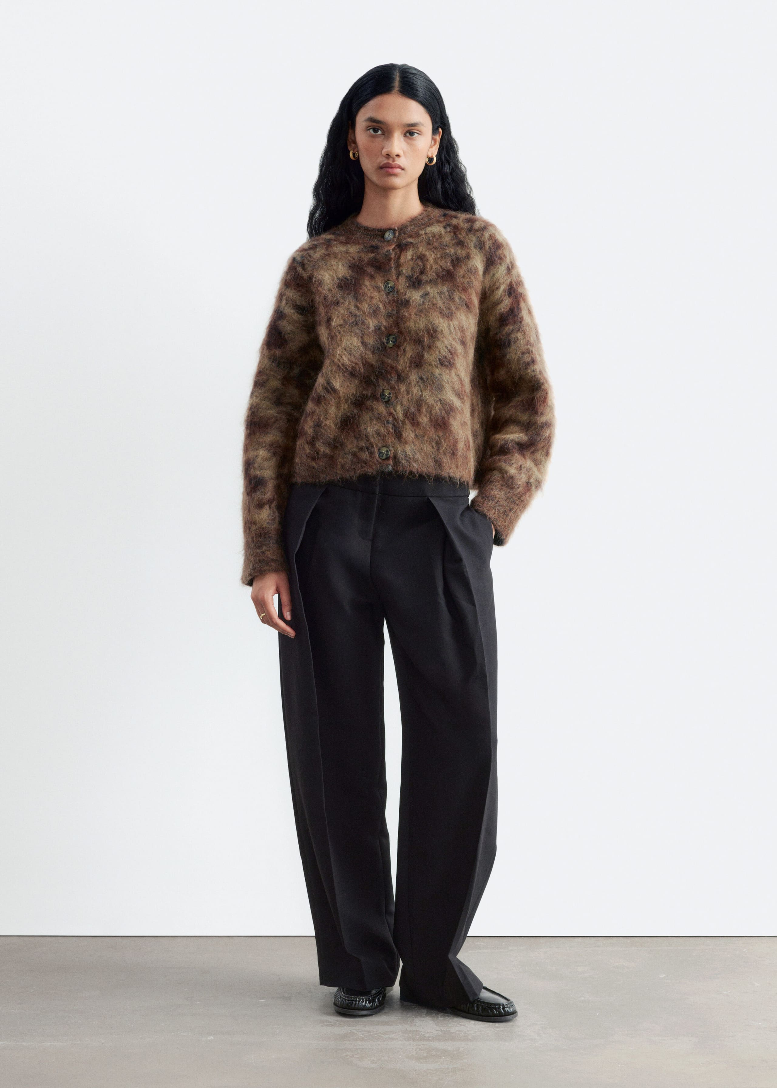 Cardigan i mohairblandning – mörkbeige – lookbook