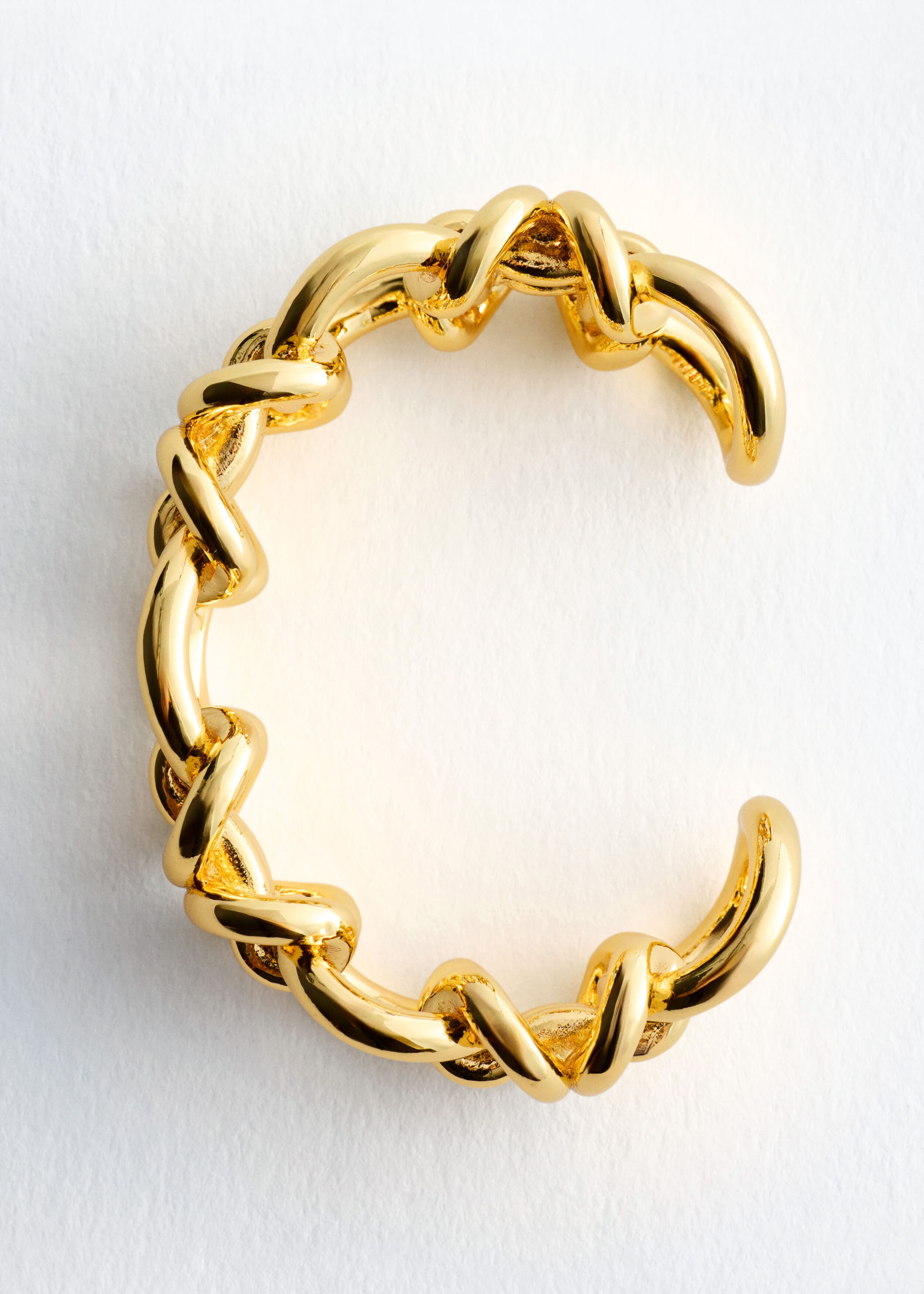 Interlocking Link Cuff - {{variantName}} - Descriptive Detail