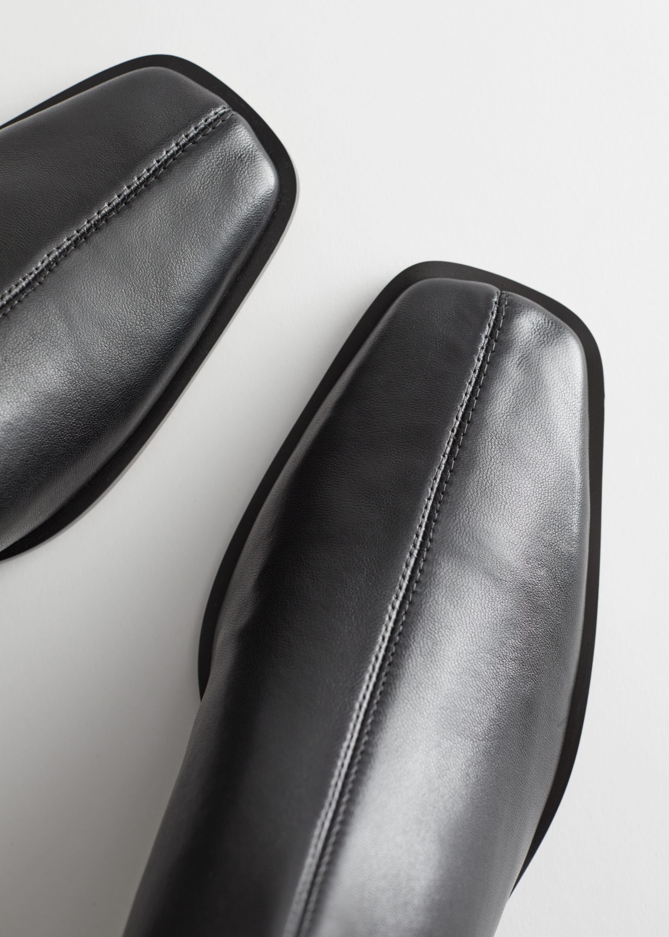 Squared Toe Leather Sock Boots - {{variantName}} - Descrizione dettagliata