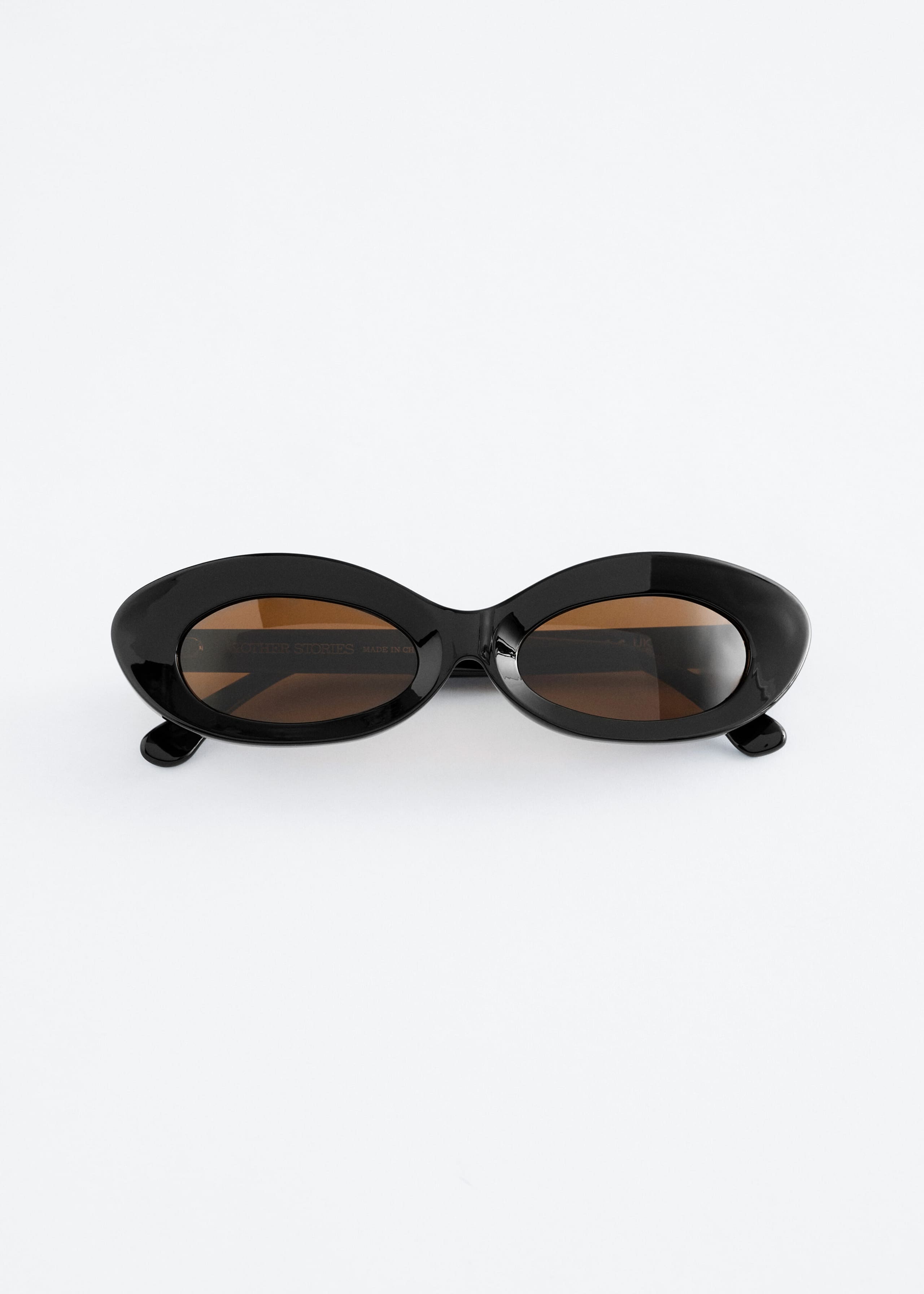 Sculpted Oval Sunglasses - Grey - Still Life