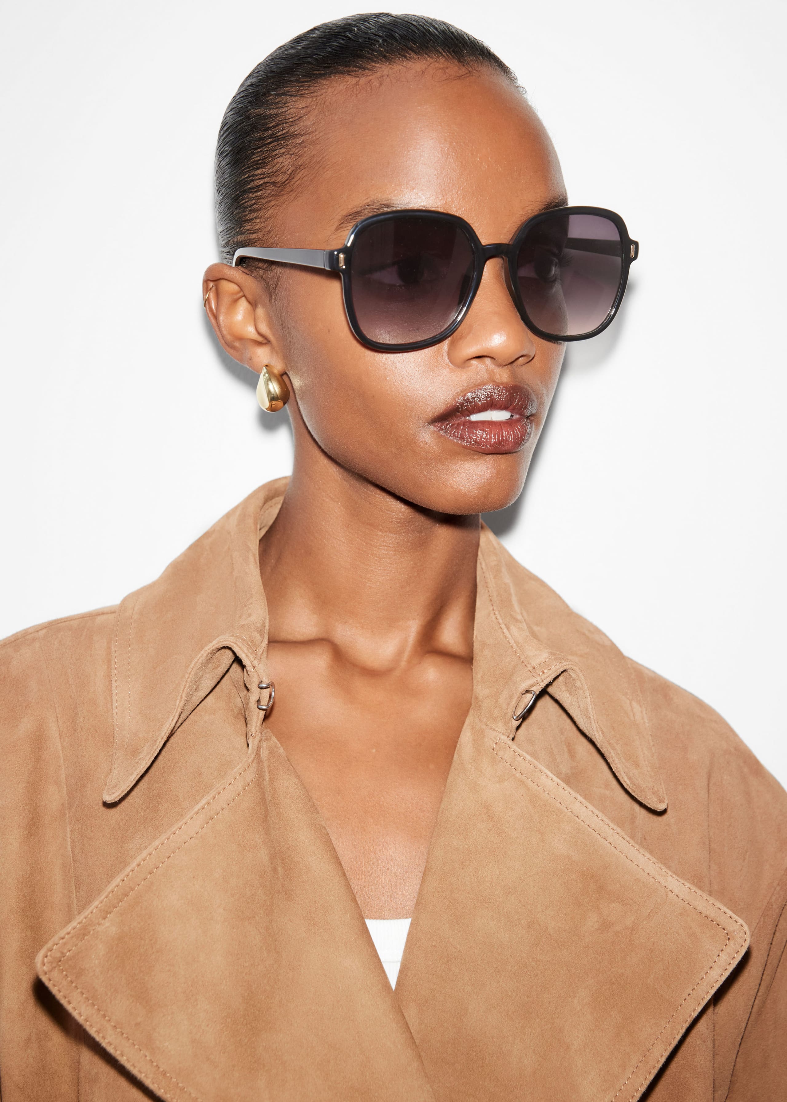 Occhiali da sole oversize con montatura slim - Tartaruga - Lookbook