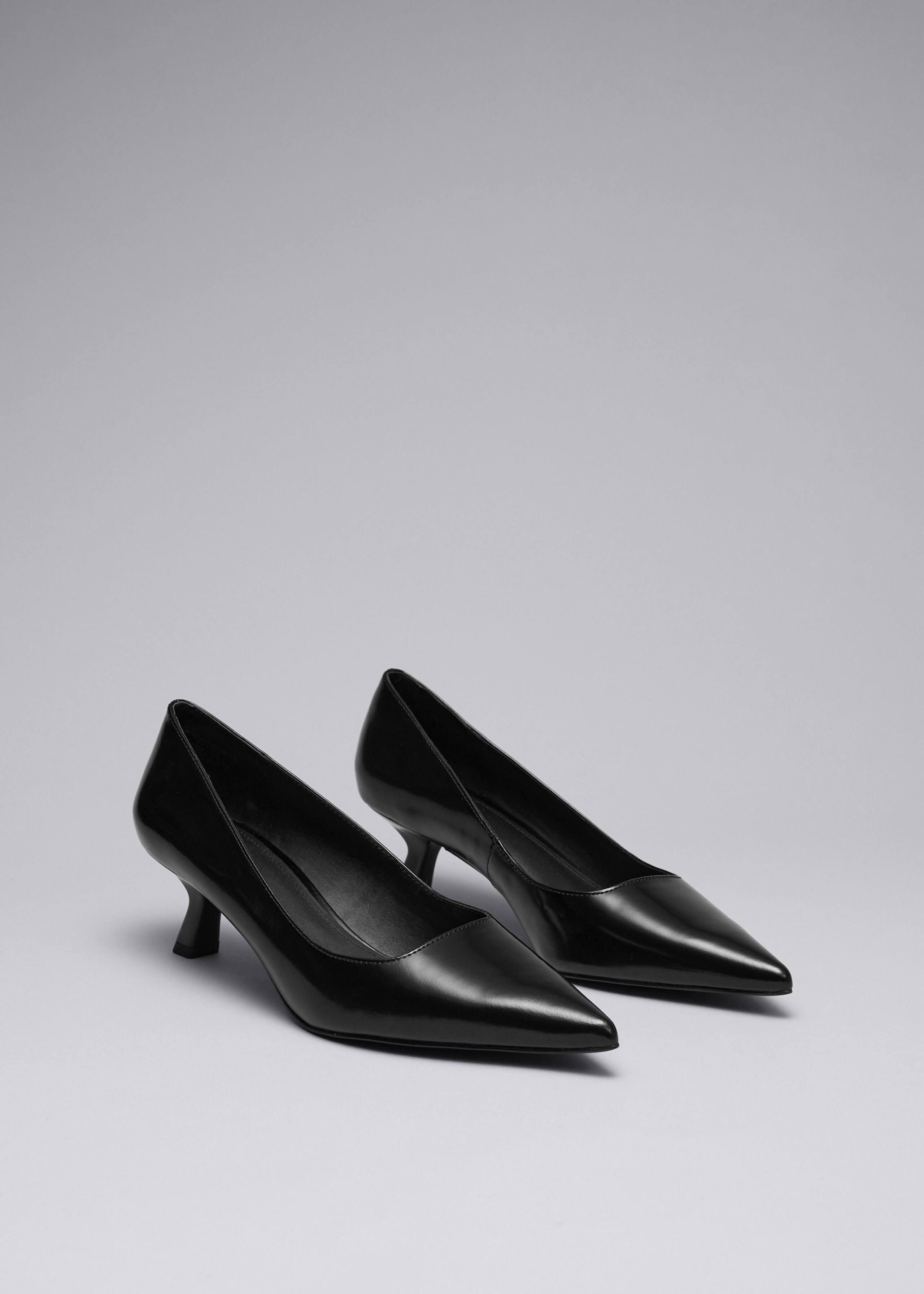 Point-Toe Pumps - Black - Still Life