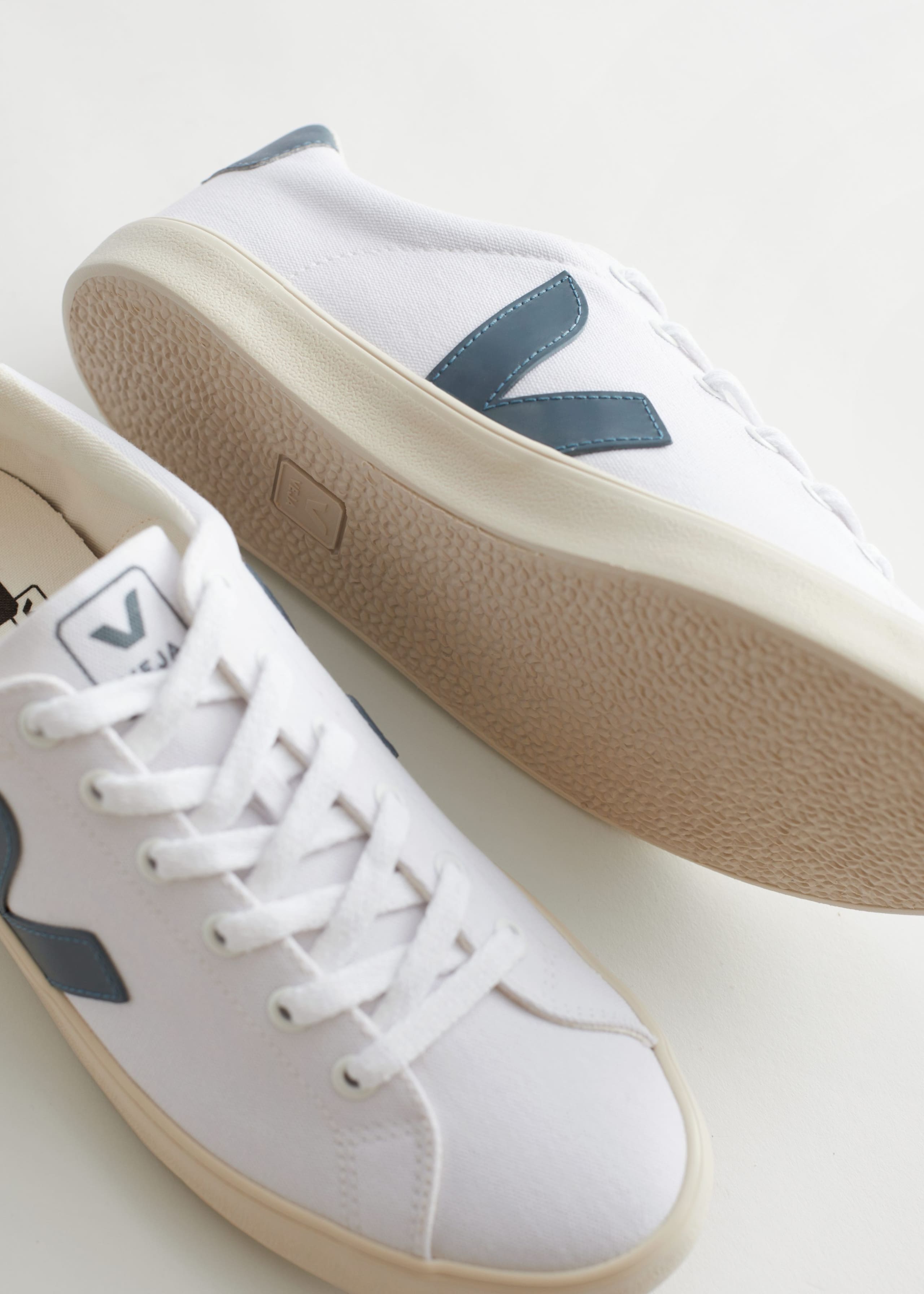 Veja Esplar Sneakers - {{variantName}} - Descriptive Detail