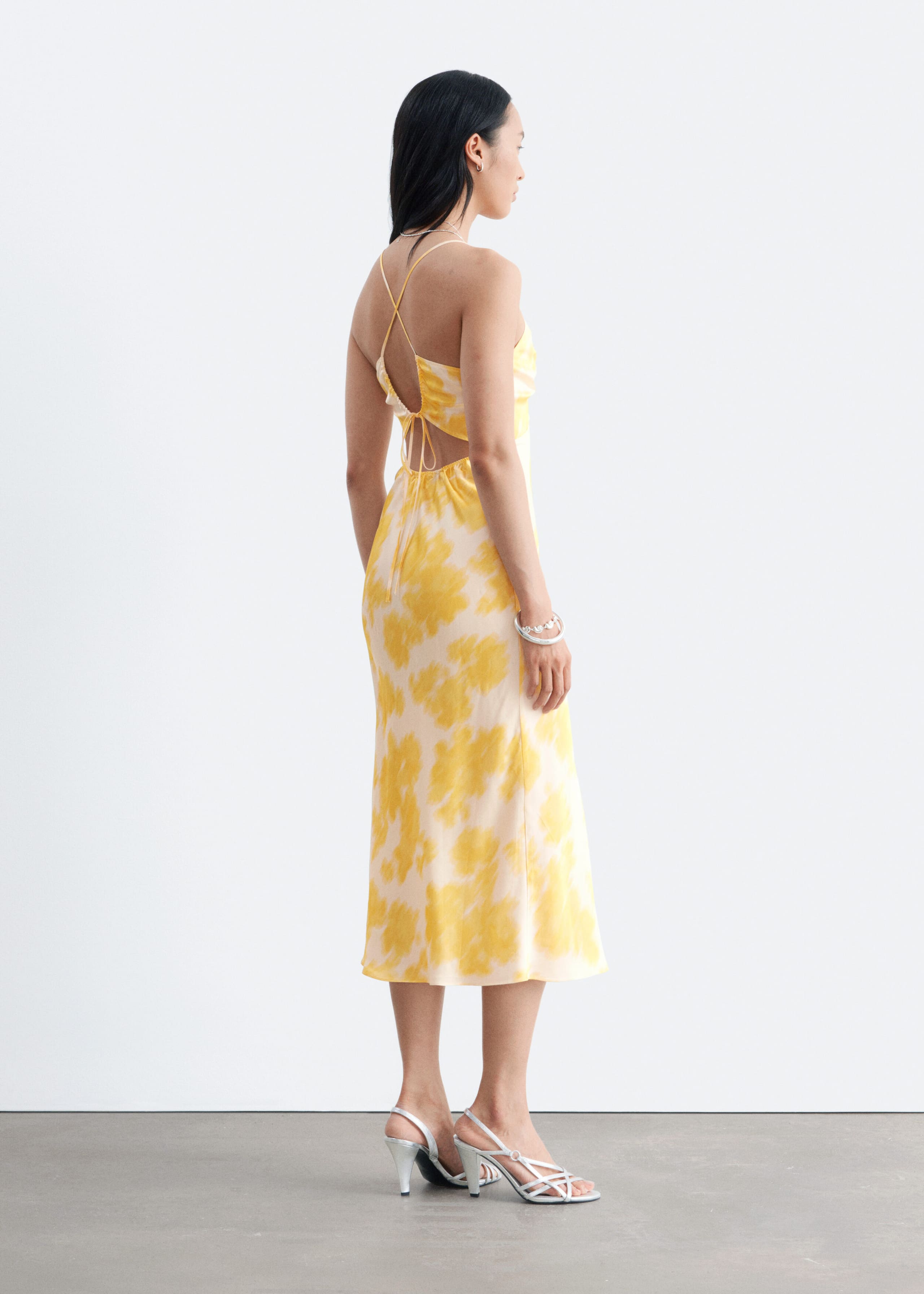 Robe combinaison midi en satin - Jaune - Lookbook