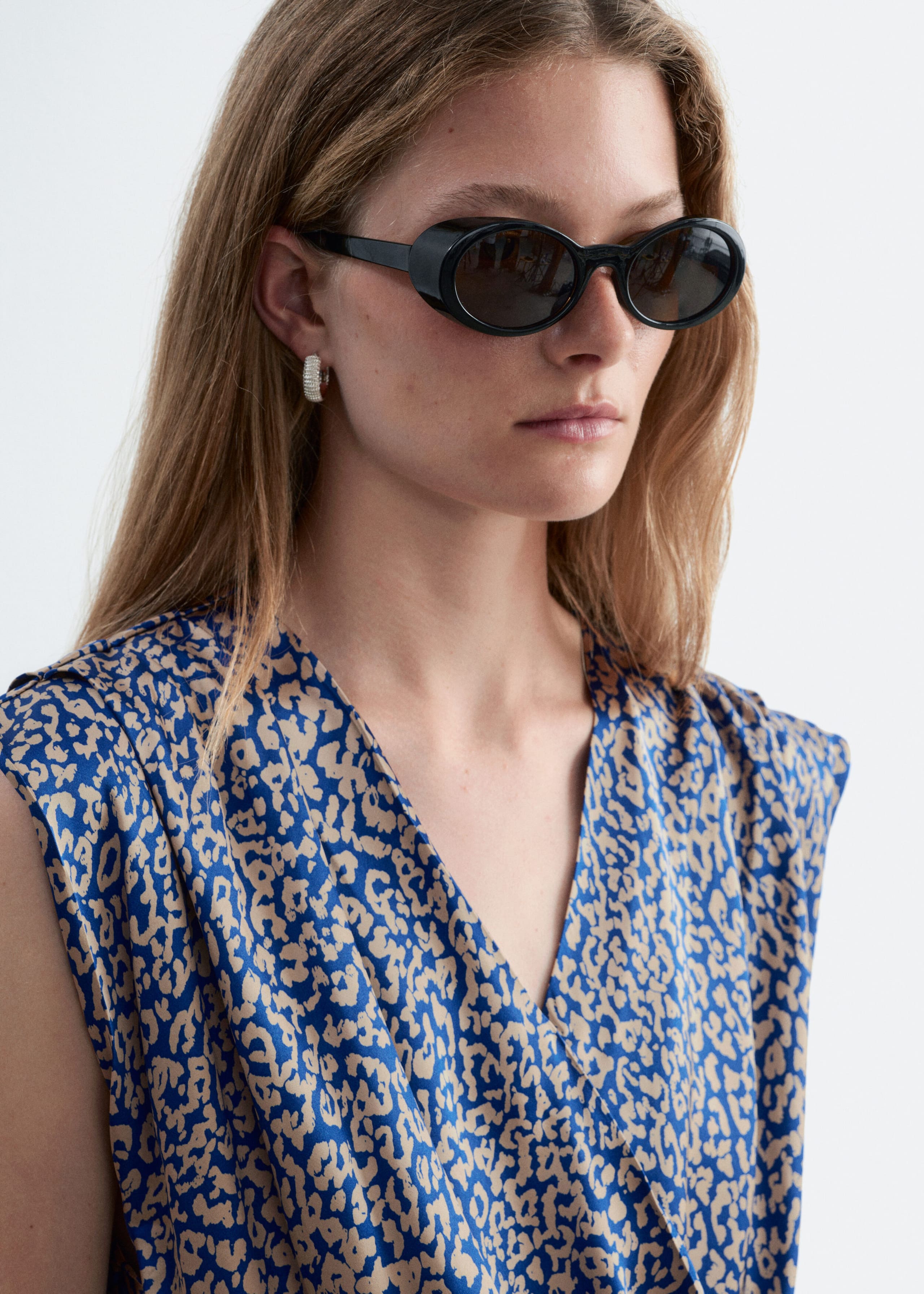 Ärmelloses Wickeloberteil - Beige/Blau - Lookbook