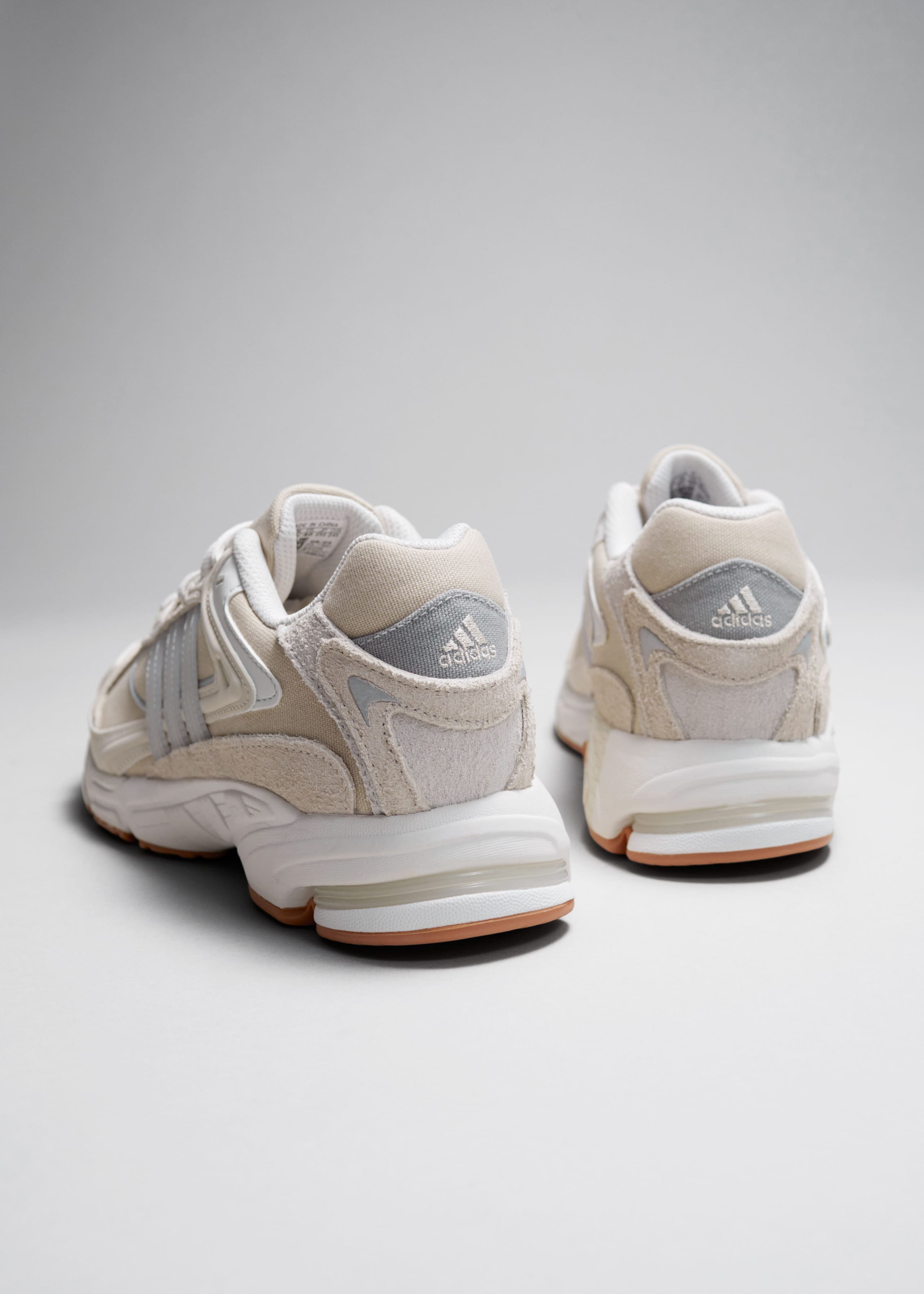 Adidas Originals Response CL - {{variantName}} - Descriptive Detail