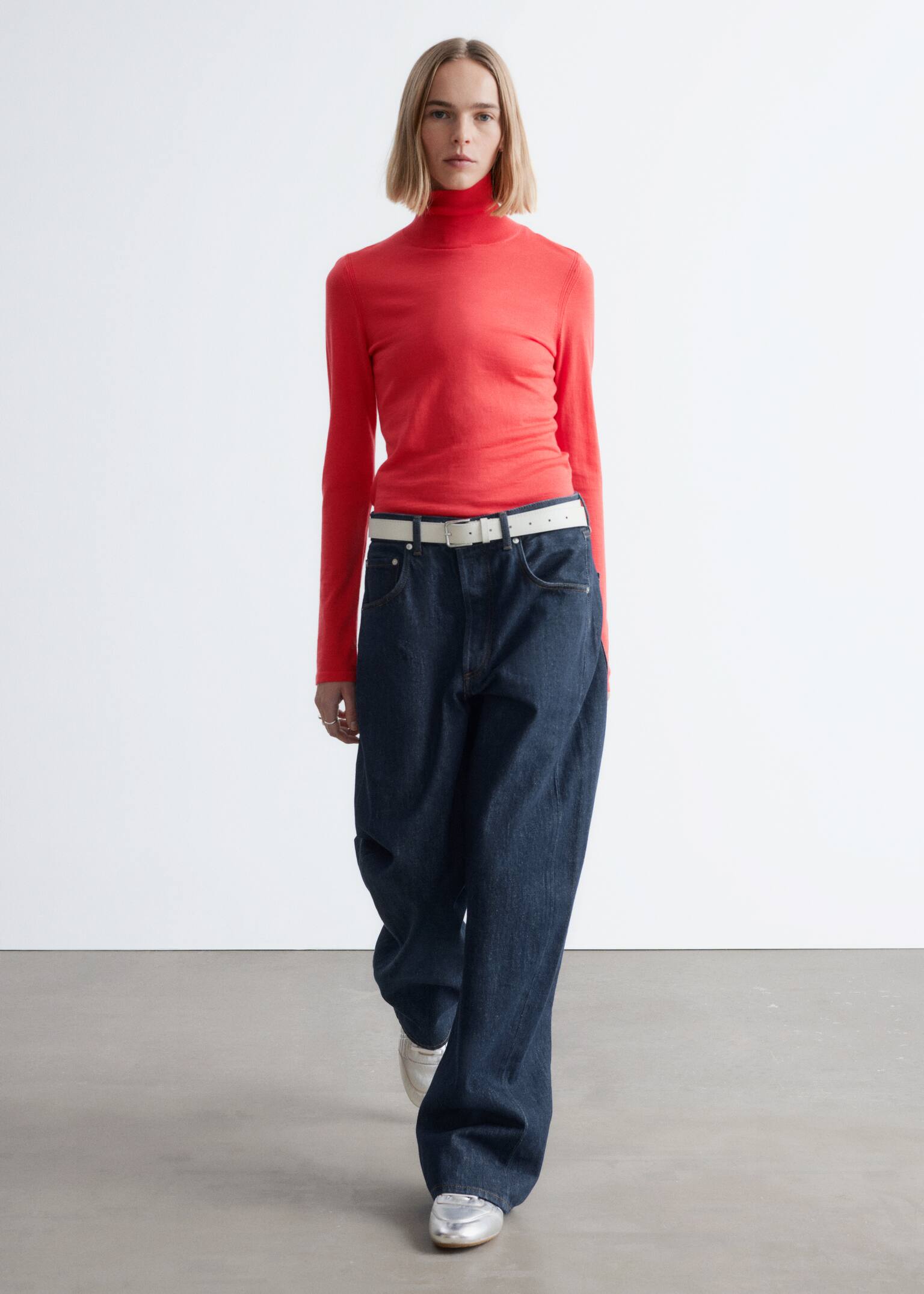 Thin-Knit Wool Turtleneck - Red/Dark Brown - 5