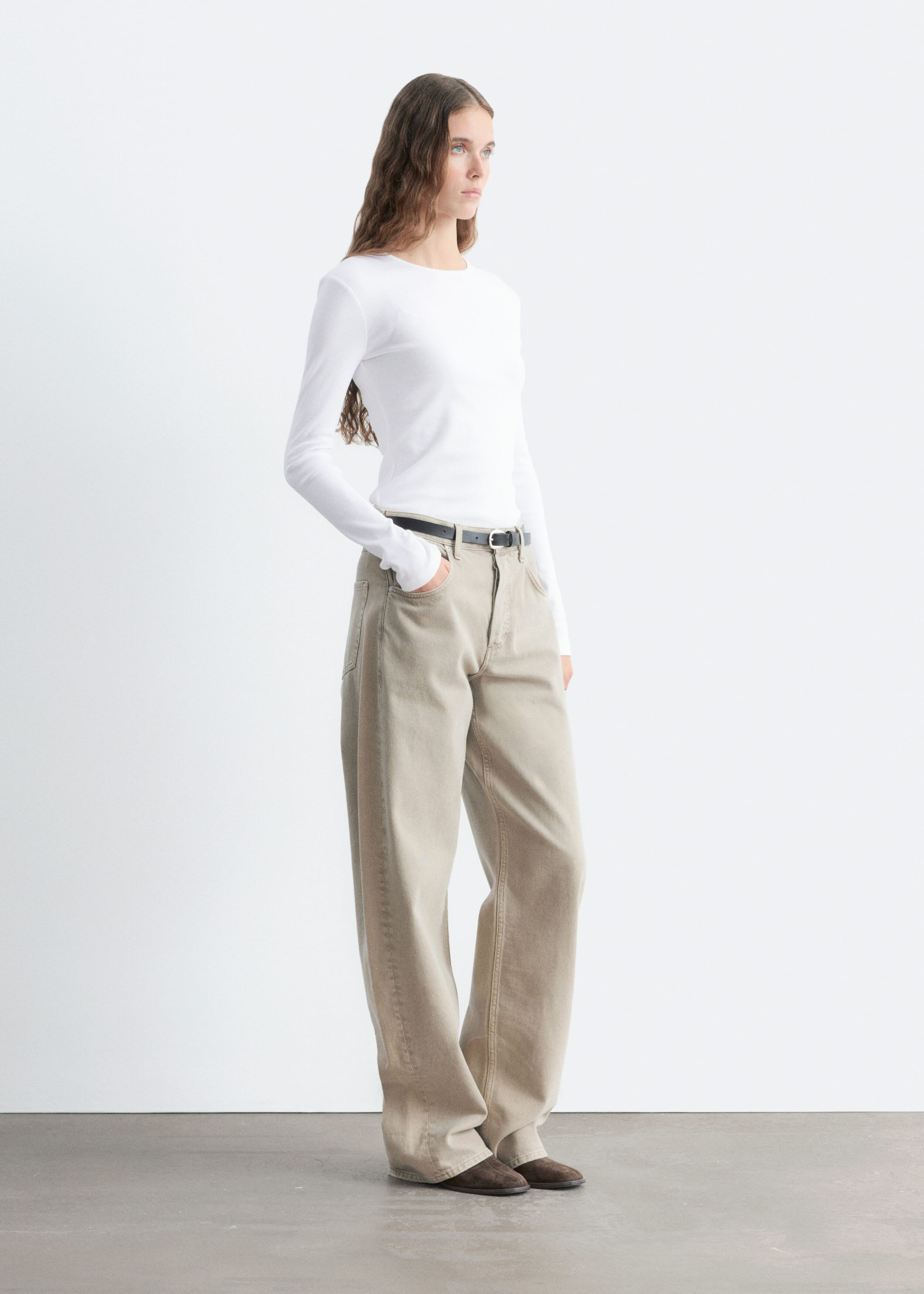 Geripptes Langarmshirt - Weiß - Lookbook