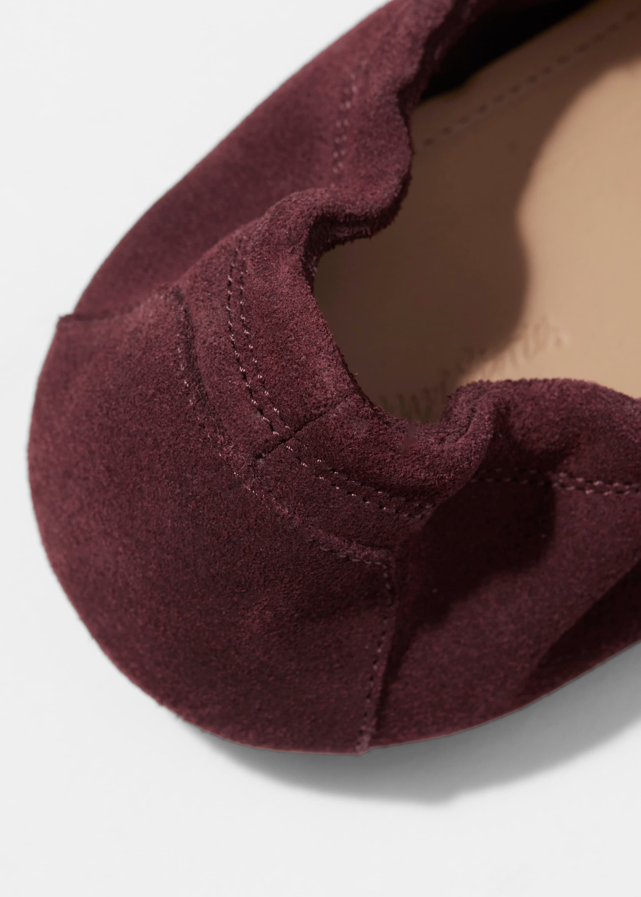 Visualizza immagine più grande: Mocassini in pelle scamosciata con pompon - Bordeaux - DONNA | H&M IT 5