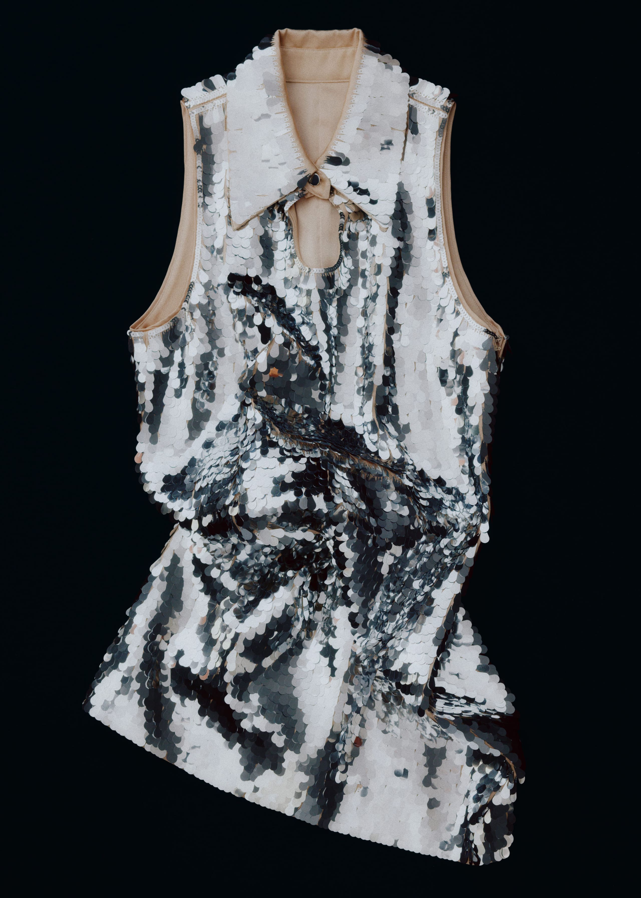 Image of Minikleid mit Pailletten und Schlüssellochkragen