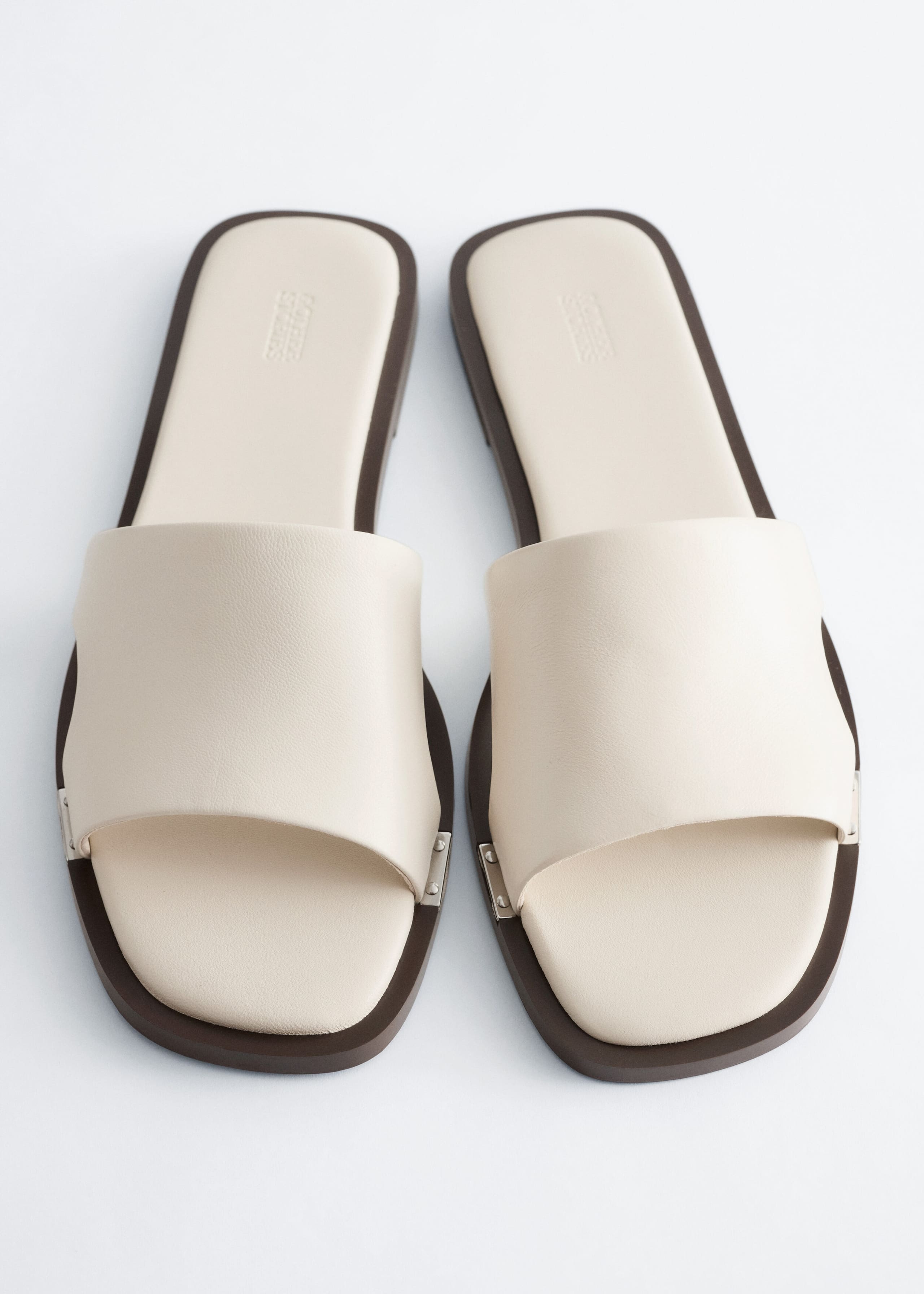 Image of Sandali in pelle con dettagli in metallo