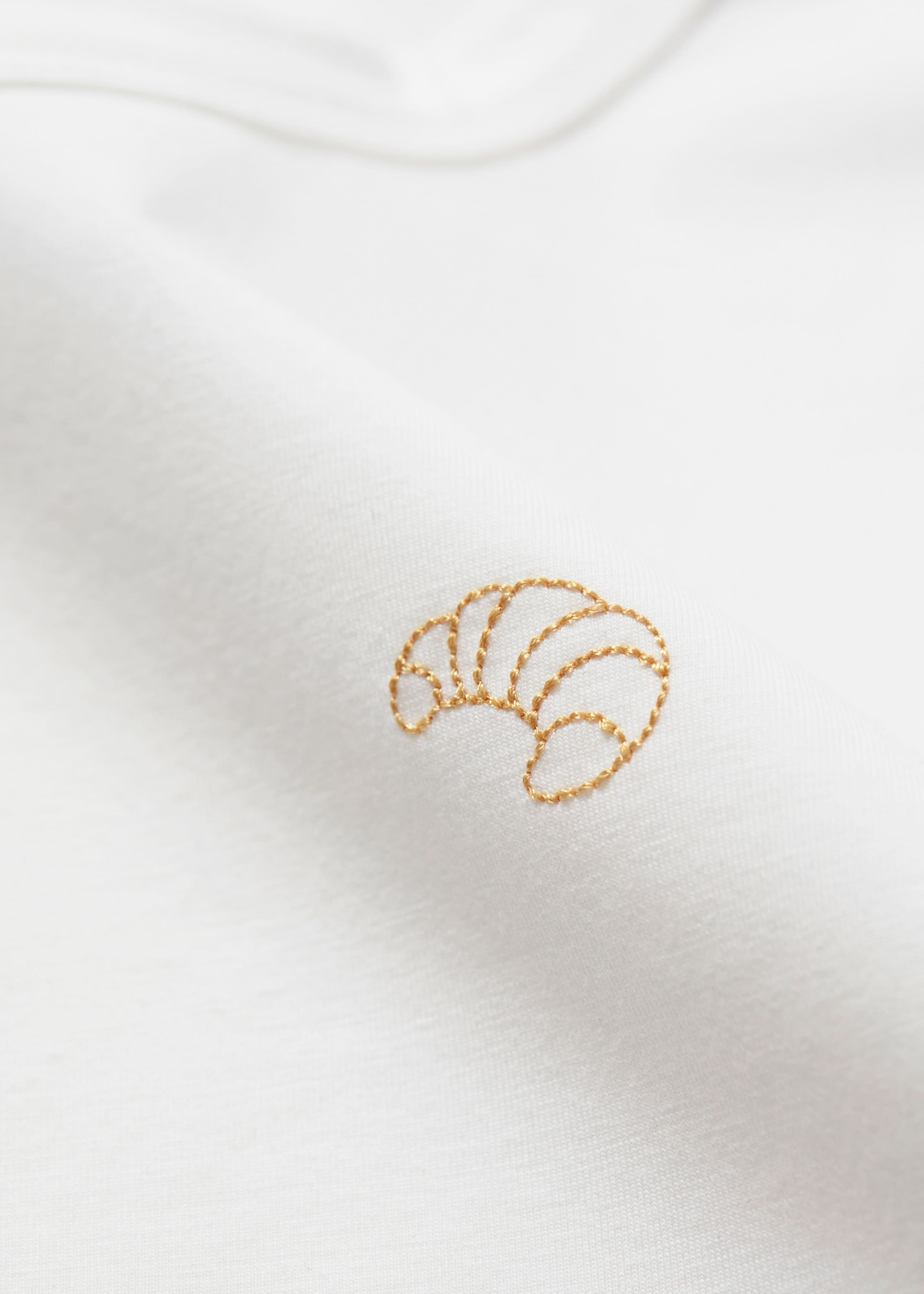 Image of T-shirt med broderi
