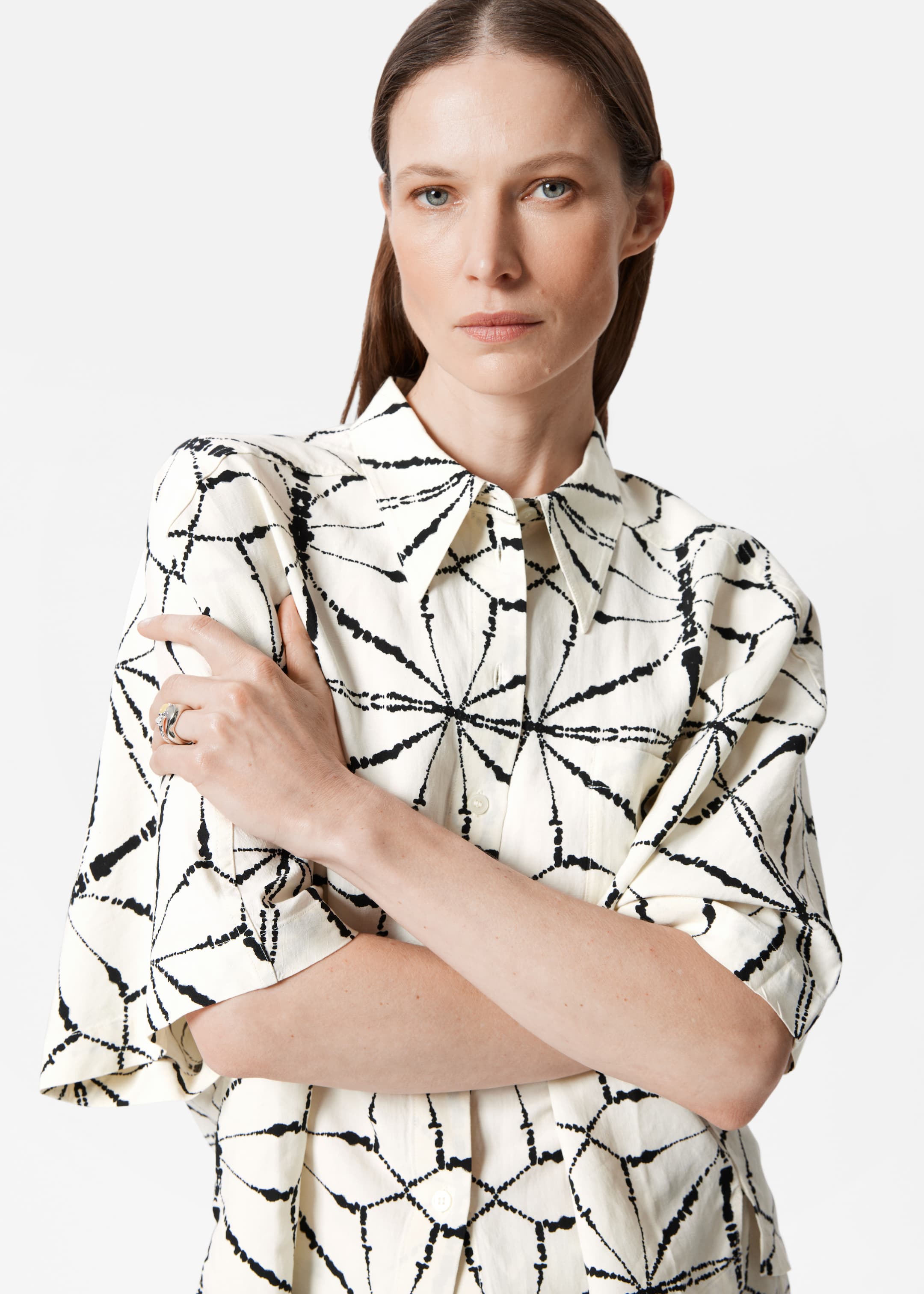 Visa större bild: Kortärmad skjorta - Vit/Tryck - DAM | H&M SE 3
