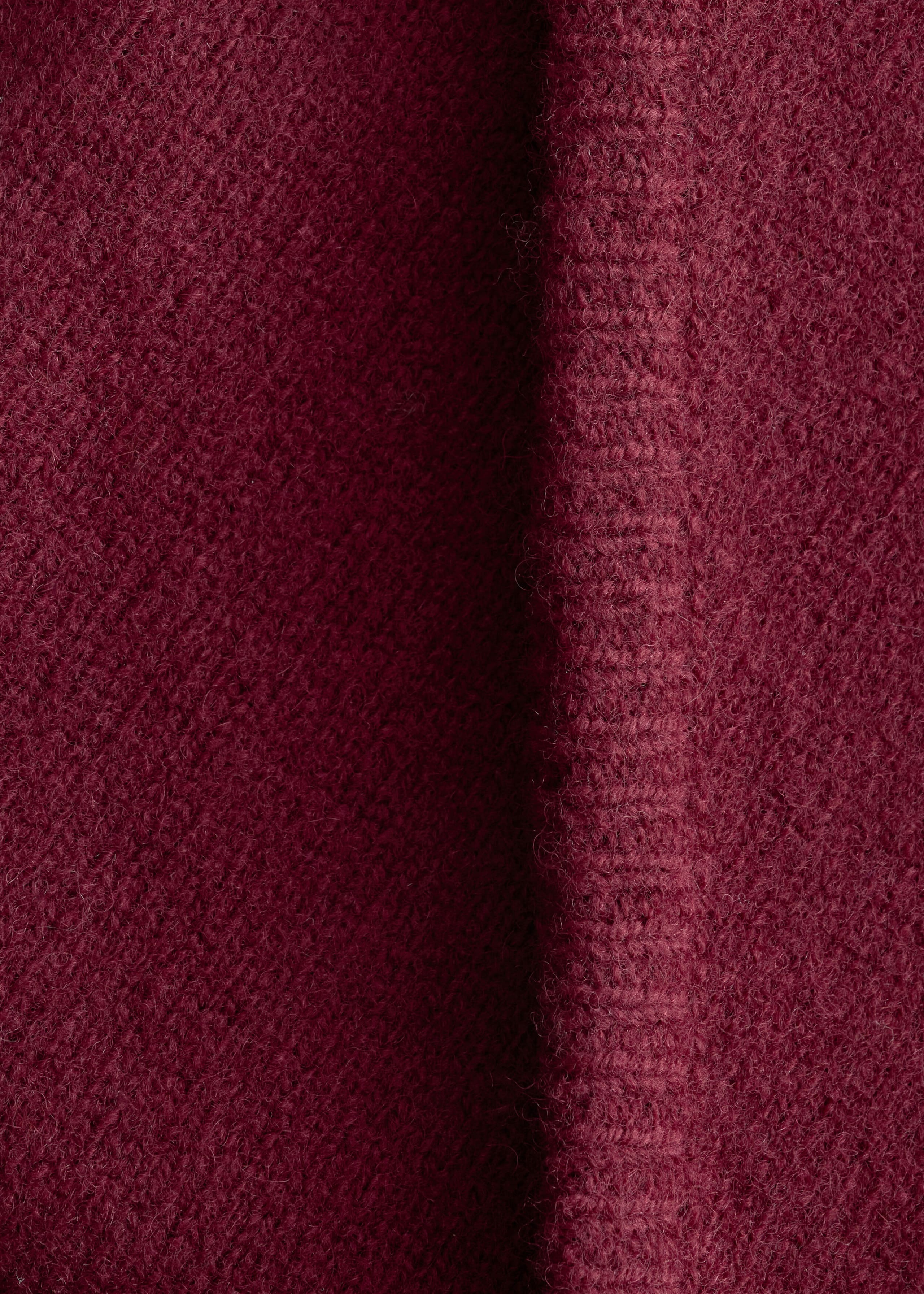 Wool Triangle Scarf - {{variantName}} - Descriptive Detail