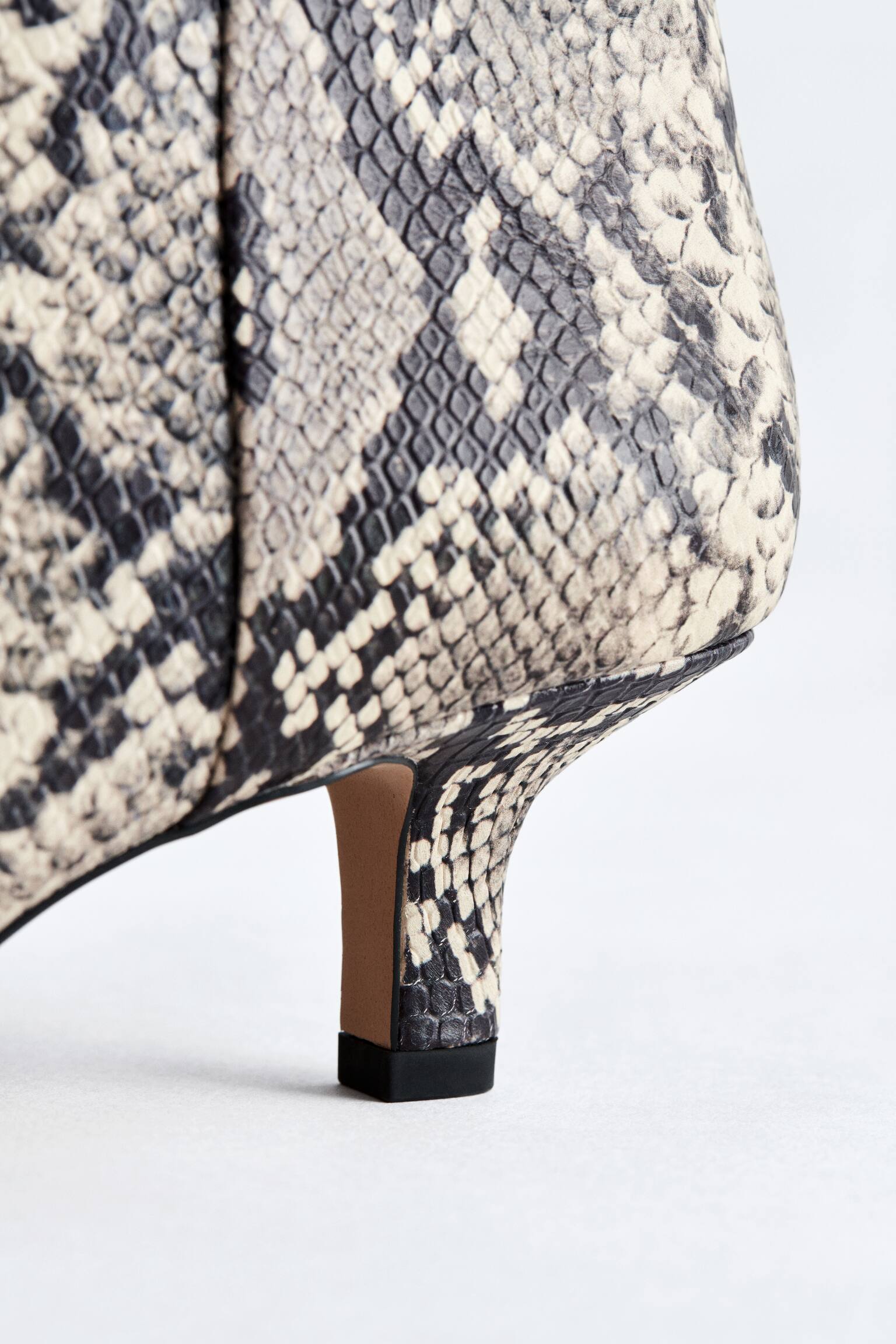 Skórzane kozaki na niskim obcasie - Jasnobeżowy/Skóra węża/Ciemnobrązowy/Czarny - 6