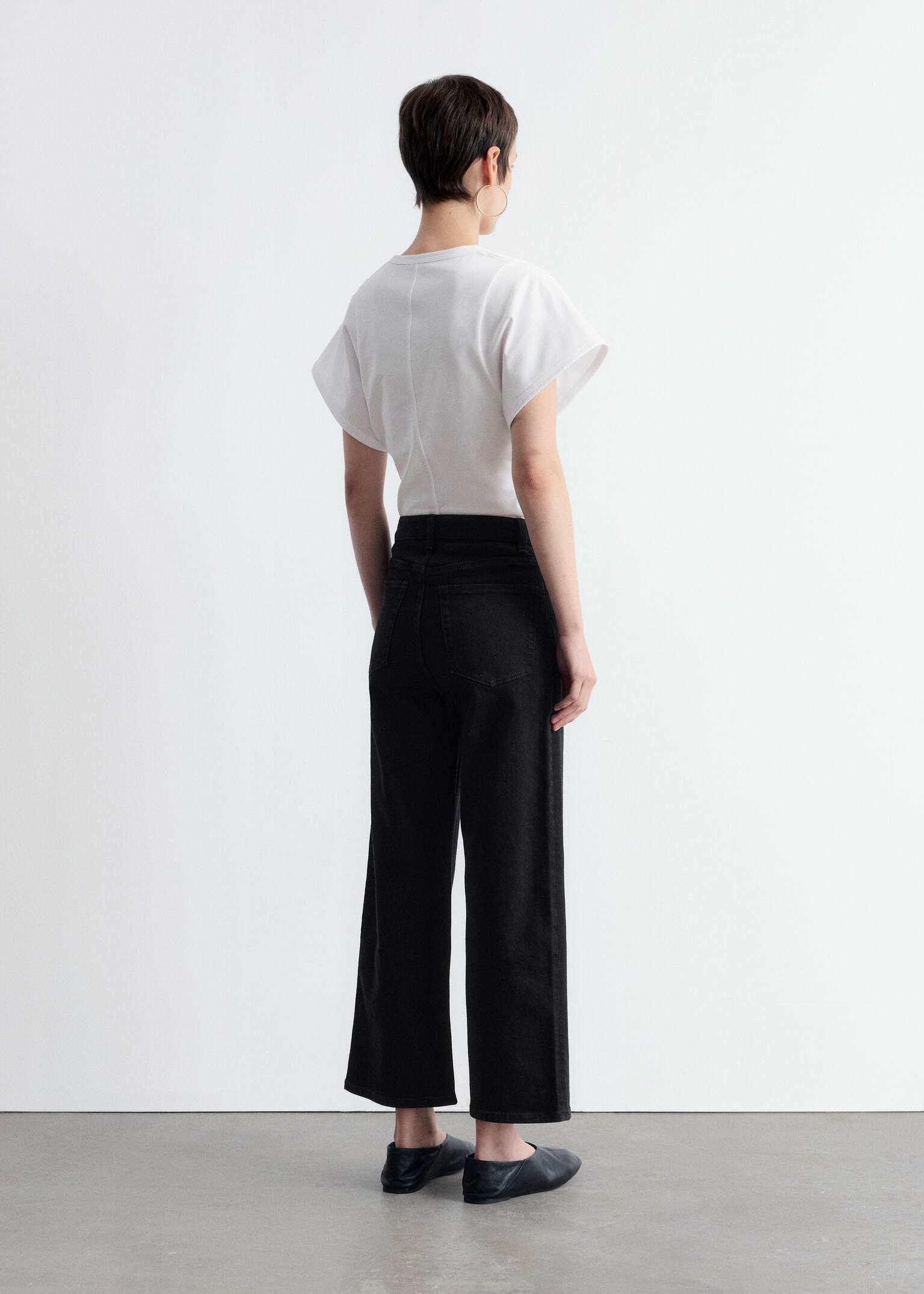 Verkürzte Jeans mit weitem Bein - Schwarz/Mittelblau/Hellblau/Weiß - 9