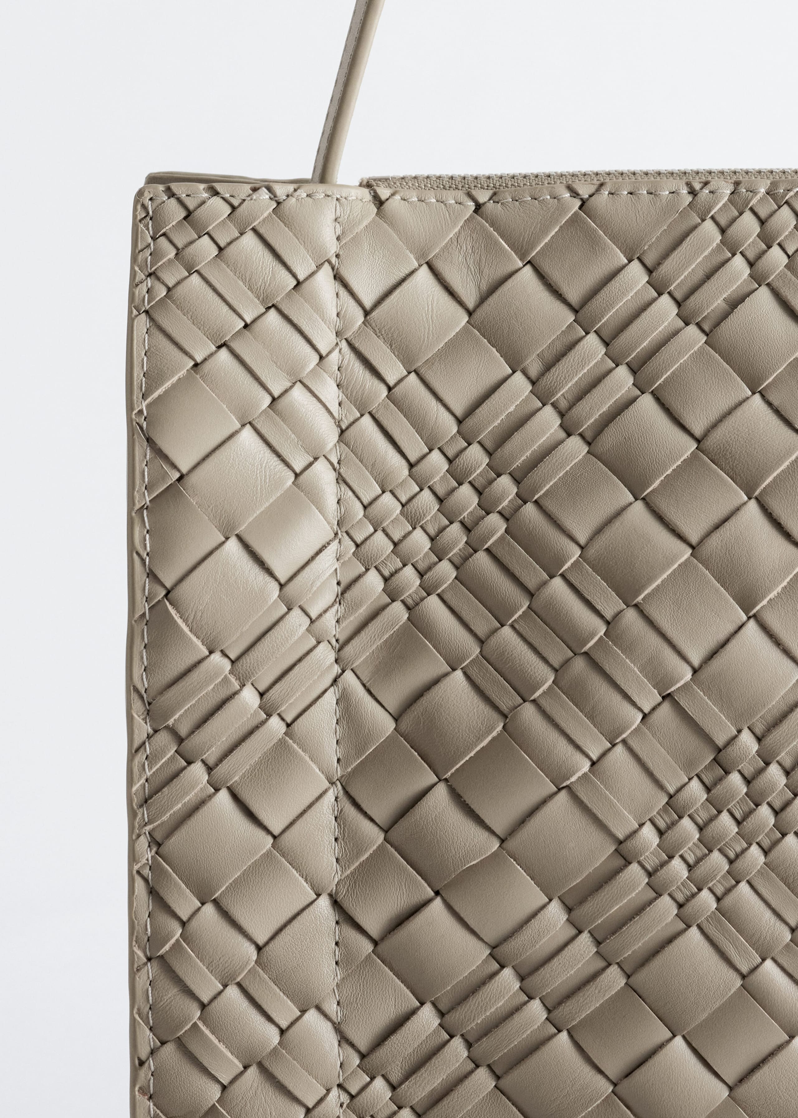 Braided Leather Crossbody Bag - {{variantName}} - Descriptive Detail