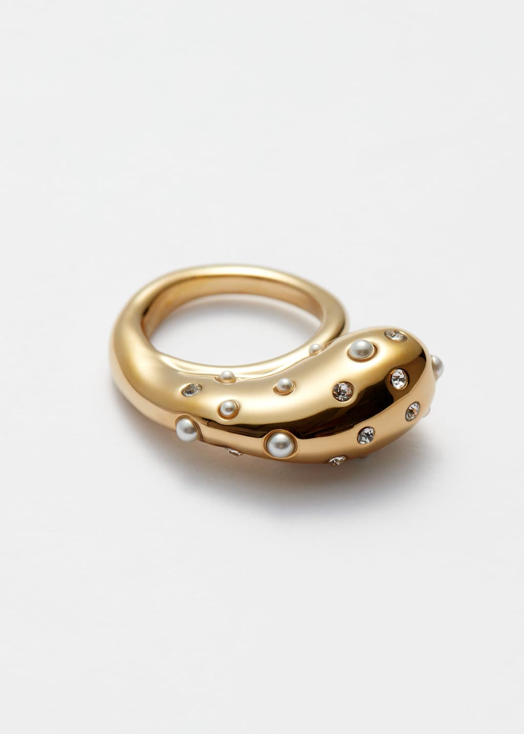 Anello scultoreo con decorazioni