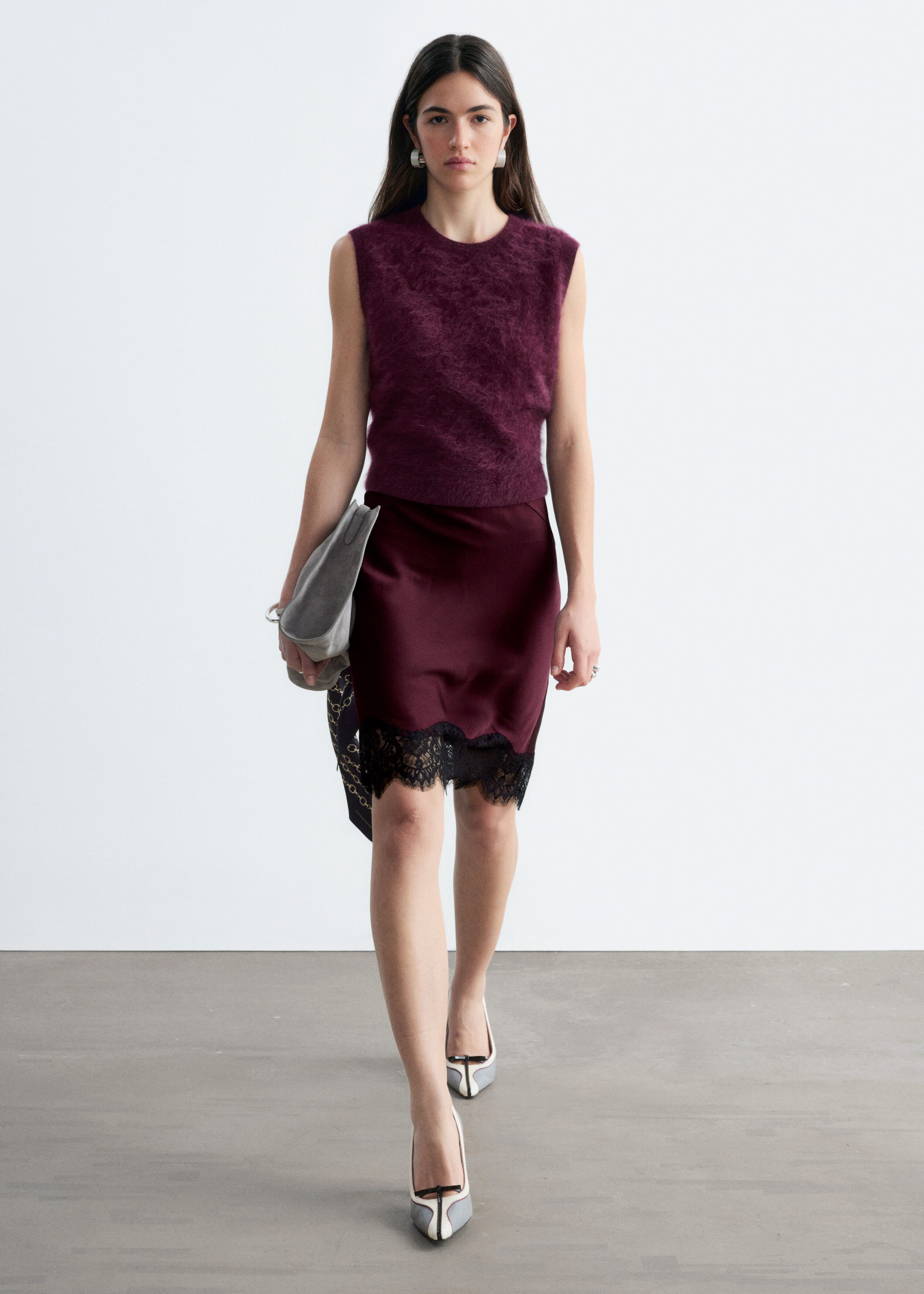 Brushed Cashmere Vest - Dark Red - Still Life
