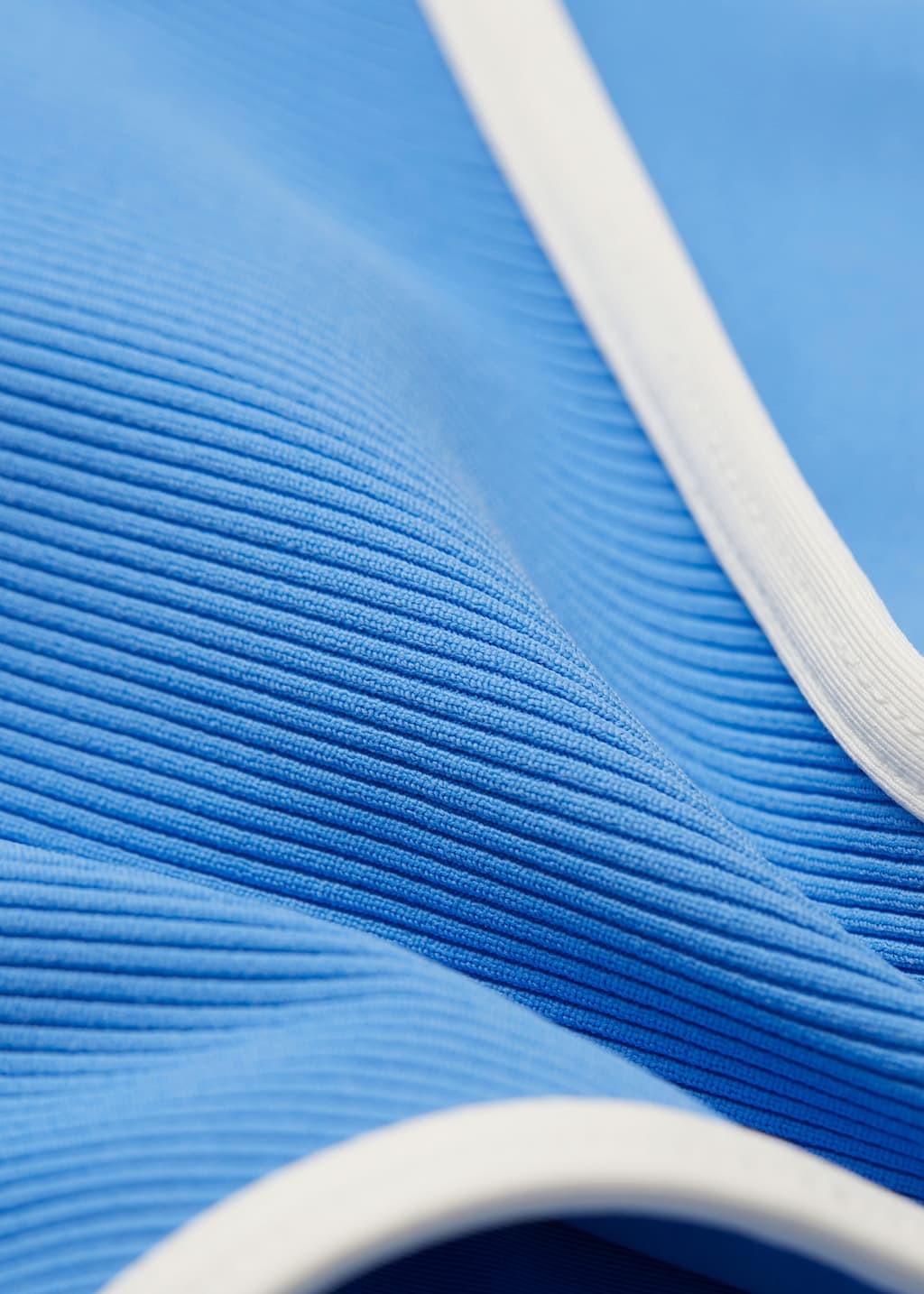 Contrast-Trim Bikini Briefs - {{variantName}} - Descriptive Detail