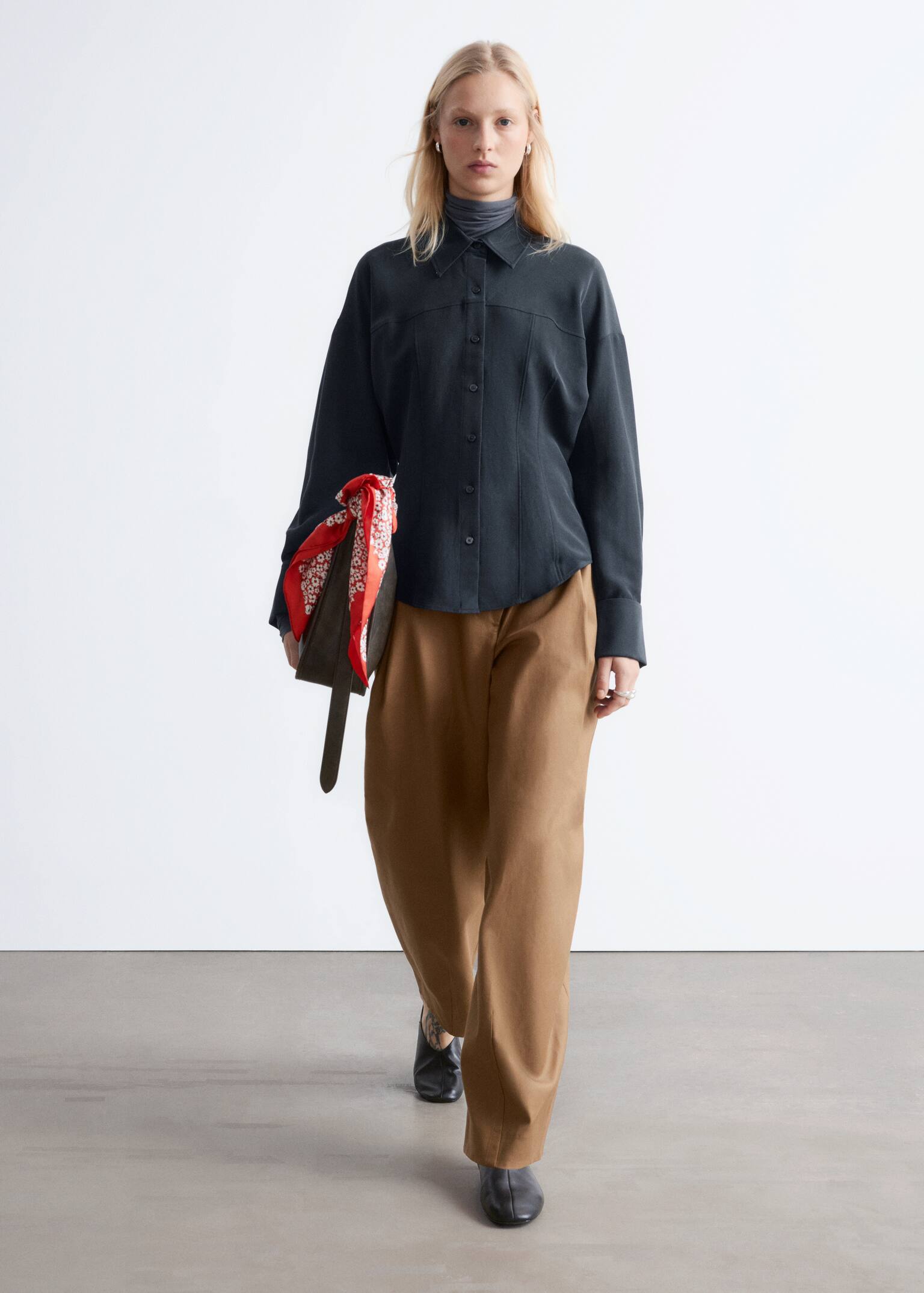 Figursyet skjorte med ballonærmer - Sort/Mørk kakigrøn - 6