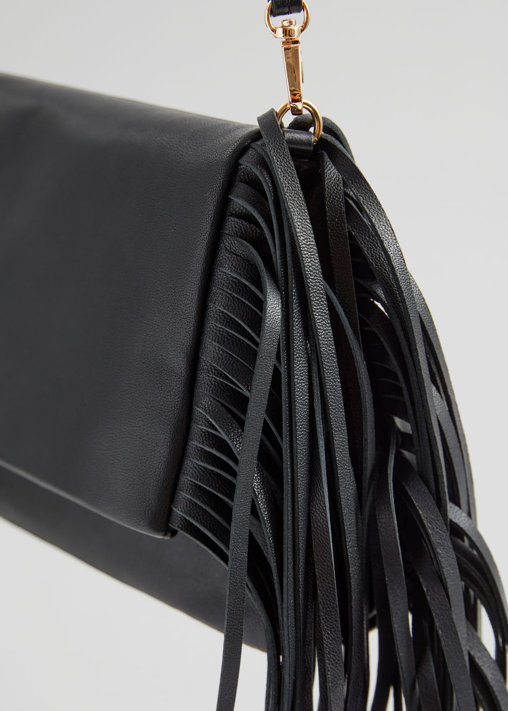 Clutch in pelle con frange - {{variantName}} - Descrizione dettagliata