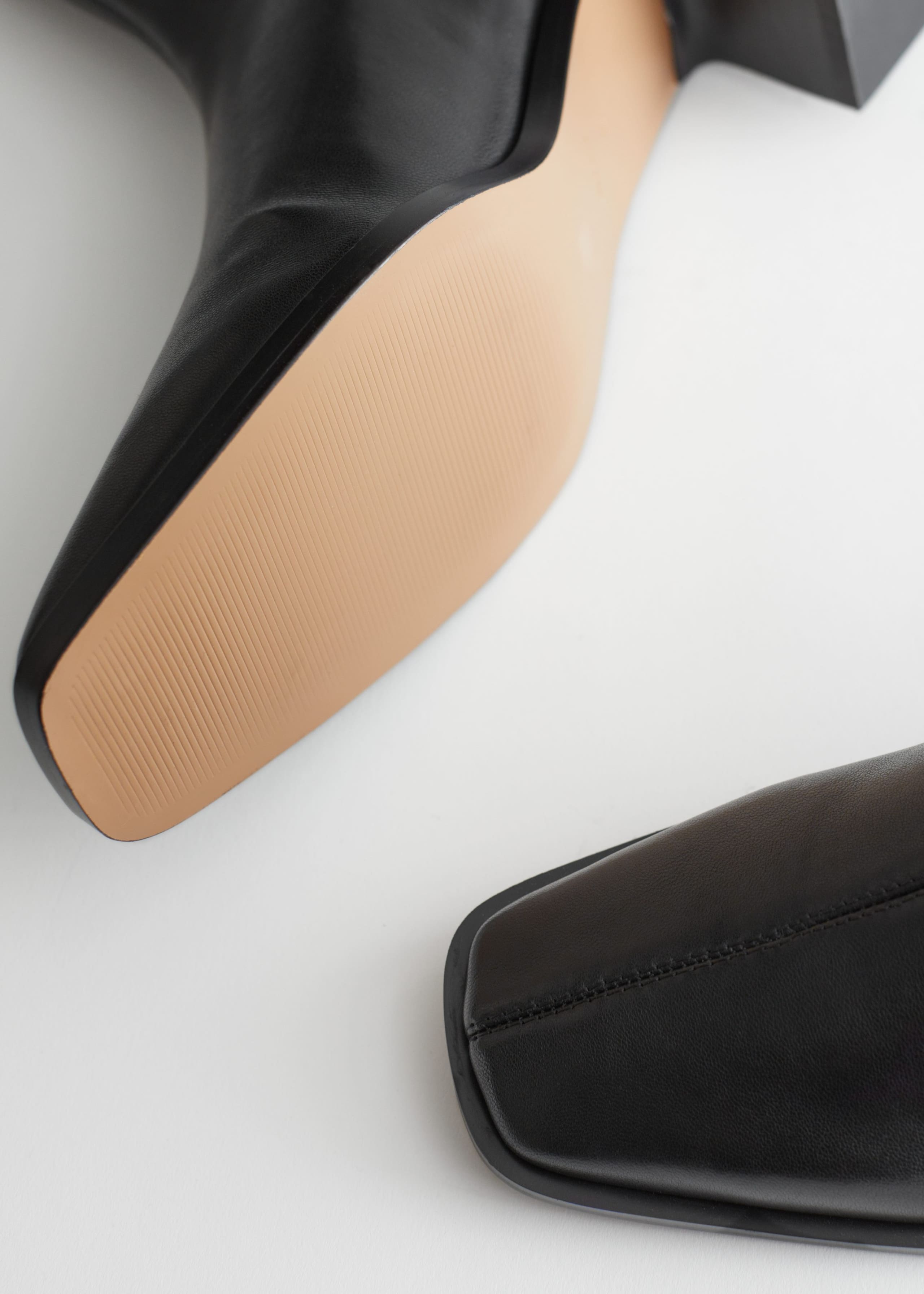 Squared Toe Leather Sock Boots - {{variantName}} - Descrizione dettagliata