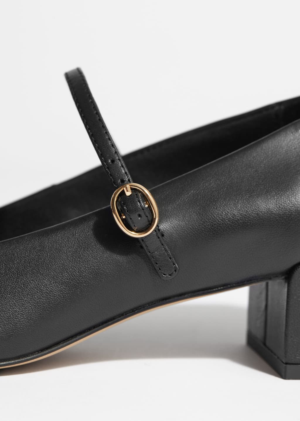 Mary-Jane-Pumps aus Leder - {{variantName}} - Beschreibendes Detail