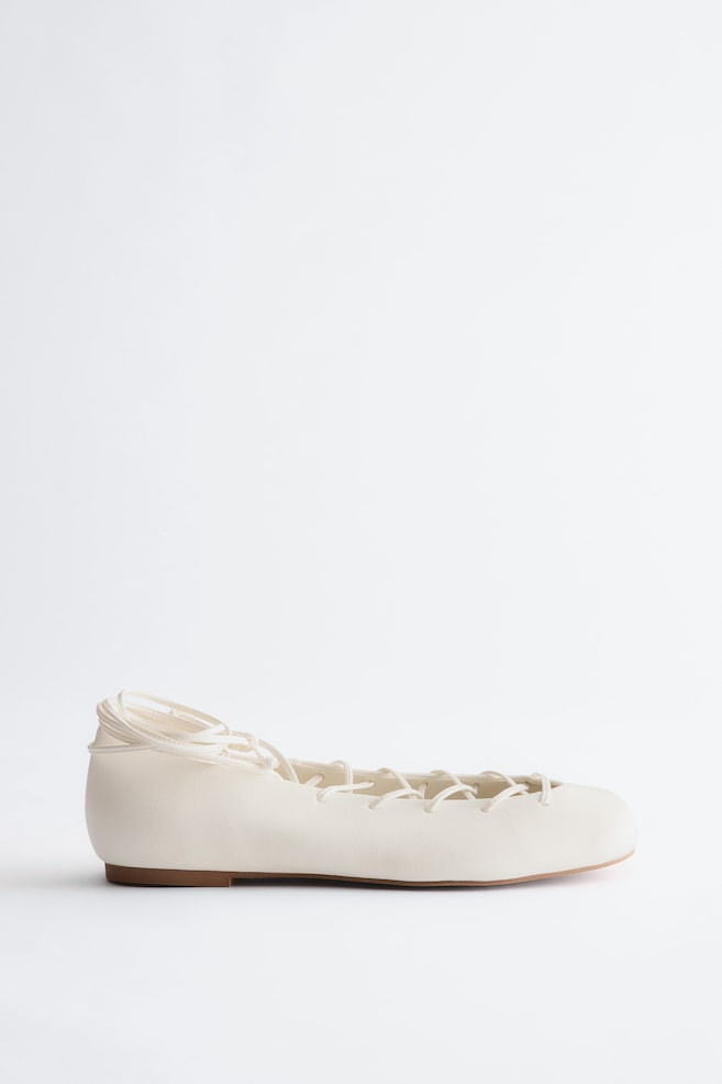 Bailarinas de piel con cordones - Blanco/Negro - 1