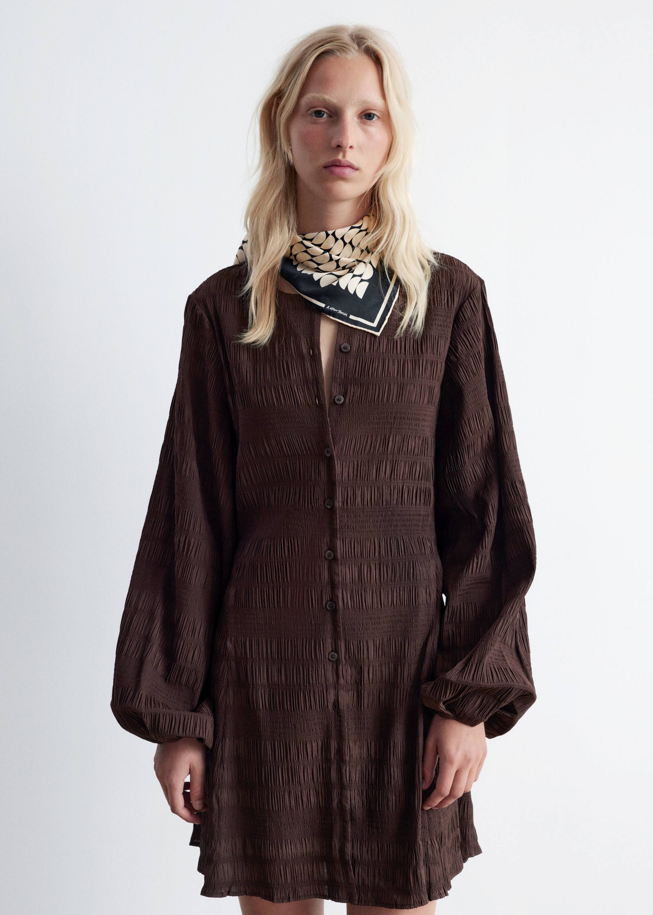 Agrandir l'image: Robe courte manches ballon à smocks - Marron foncé - FEMME | H&M CH 2