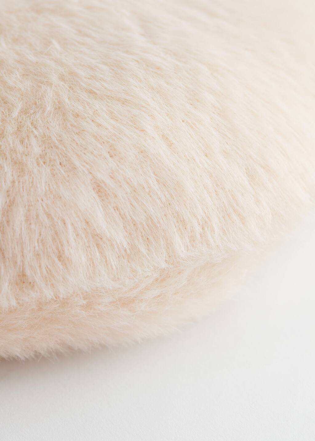SoftFluffyBeret - {{variantName}} - Detalle descriptivo