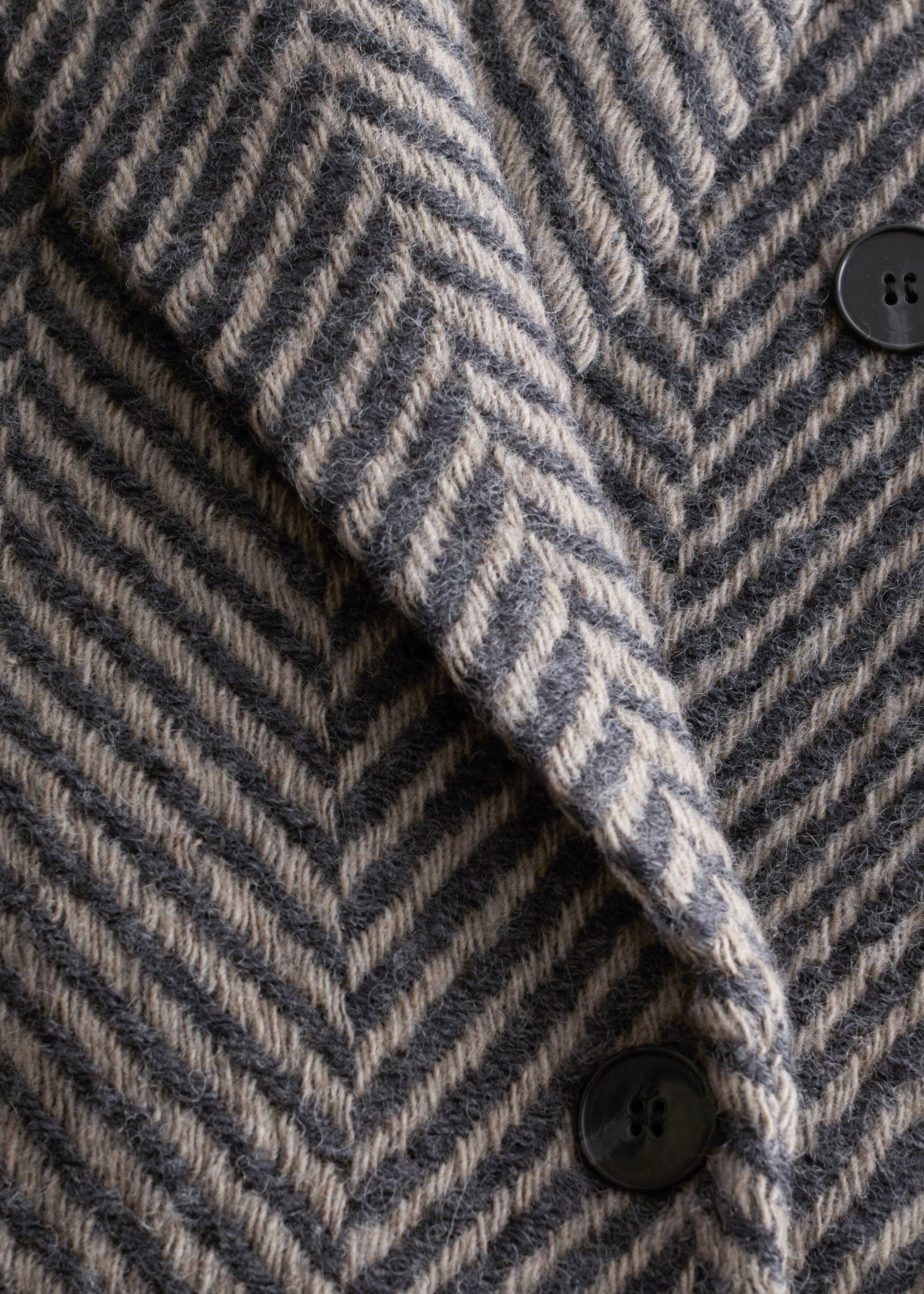 Cappotto doppiopetto in cotone e lana - {{variantName}} - Descrizione dettagliata