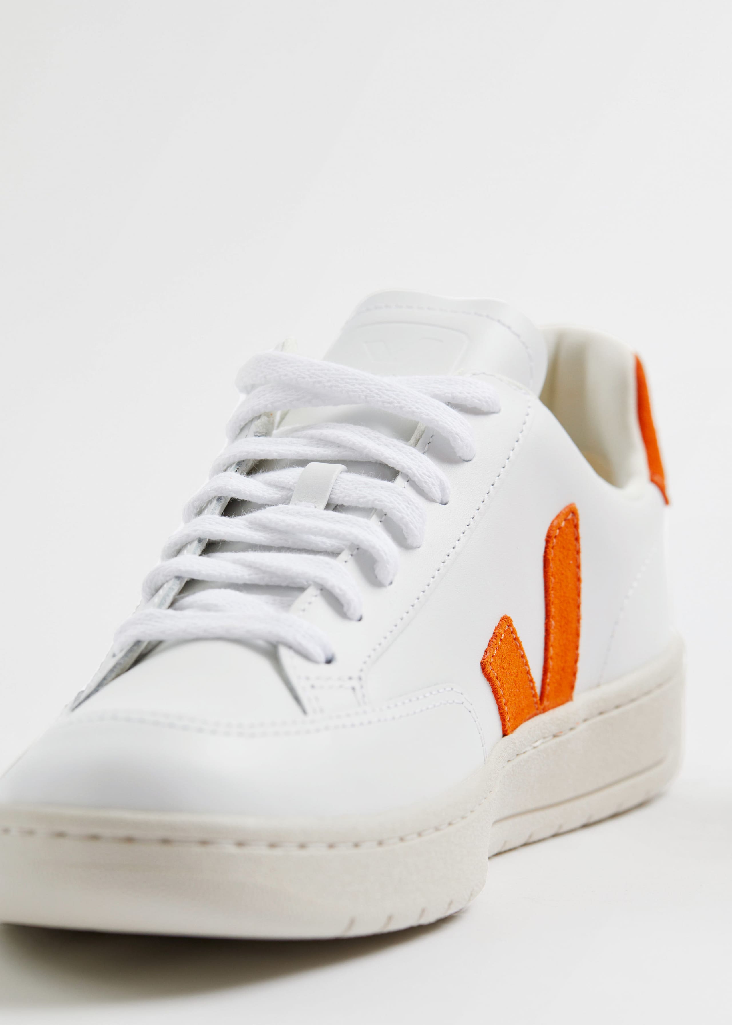 Veja V-12 Sneakers - {{variantName}} - Detalle descriptivo