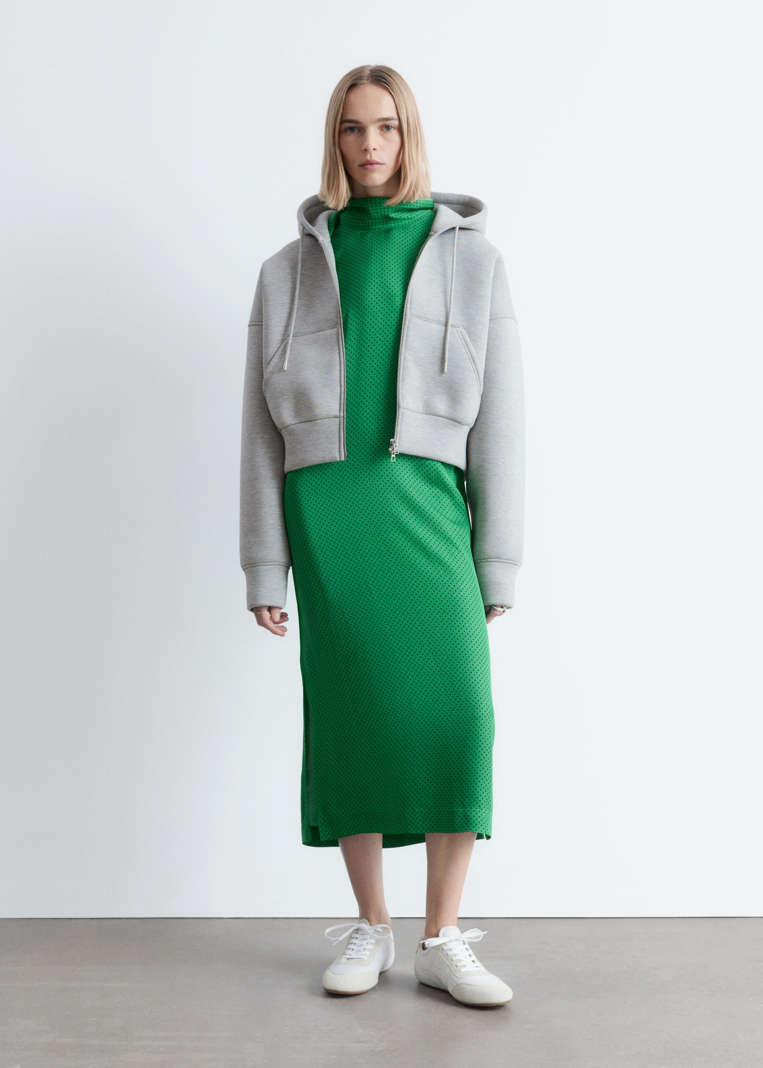 Image of Felpa cropped in scuba con cappuccio e zip