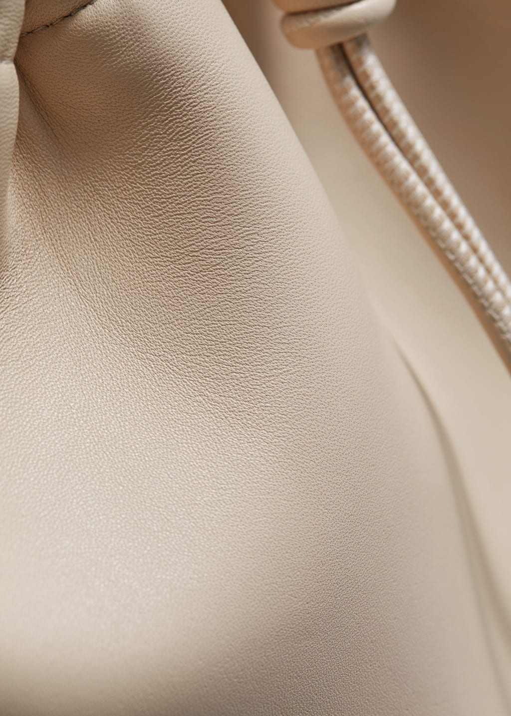 Tote bag en cuir à nœuds - {{variantName}} - Descriptive Detail