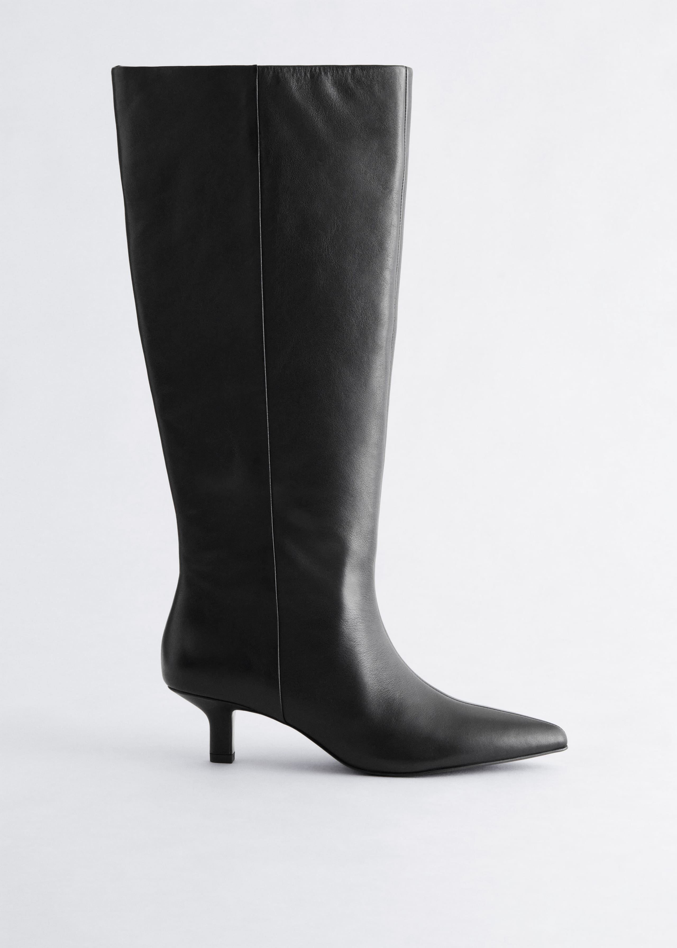 Image of Kniehohe Lederstiefel mit Kitten-Heel