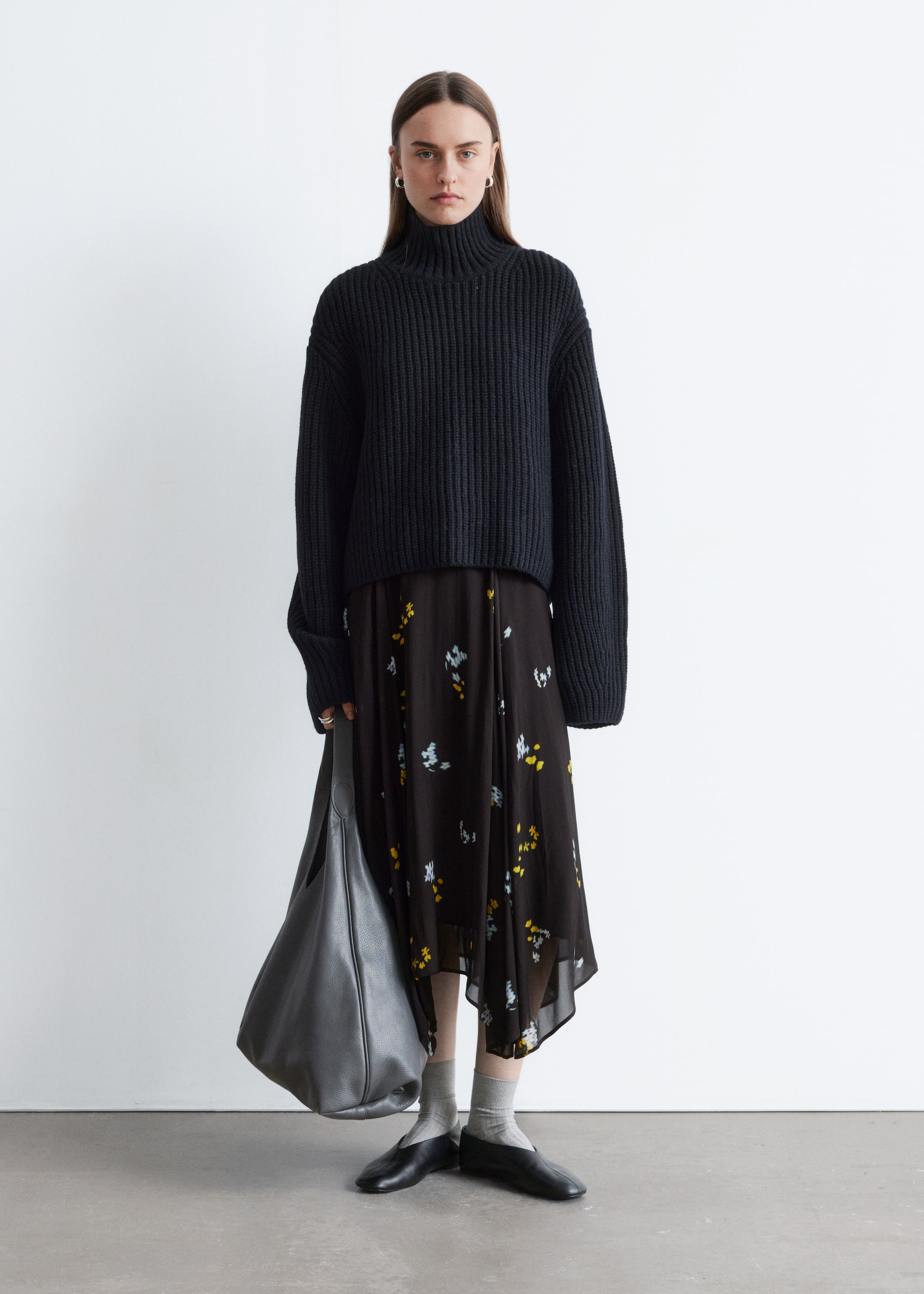 Se større billede: Asymmetrisk midi-nederdel - Sort/blomstret - DAME | H&M DK 1