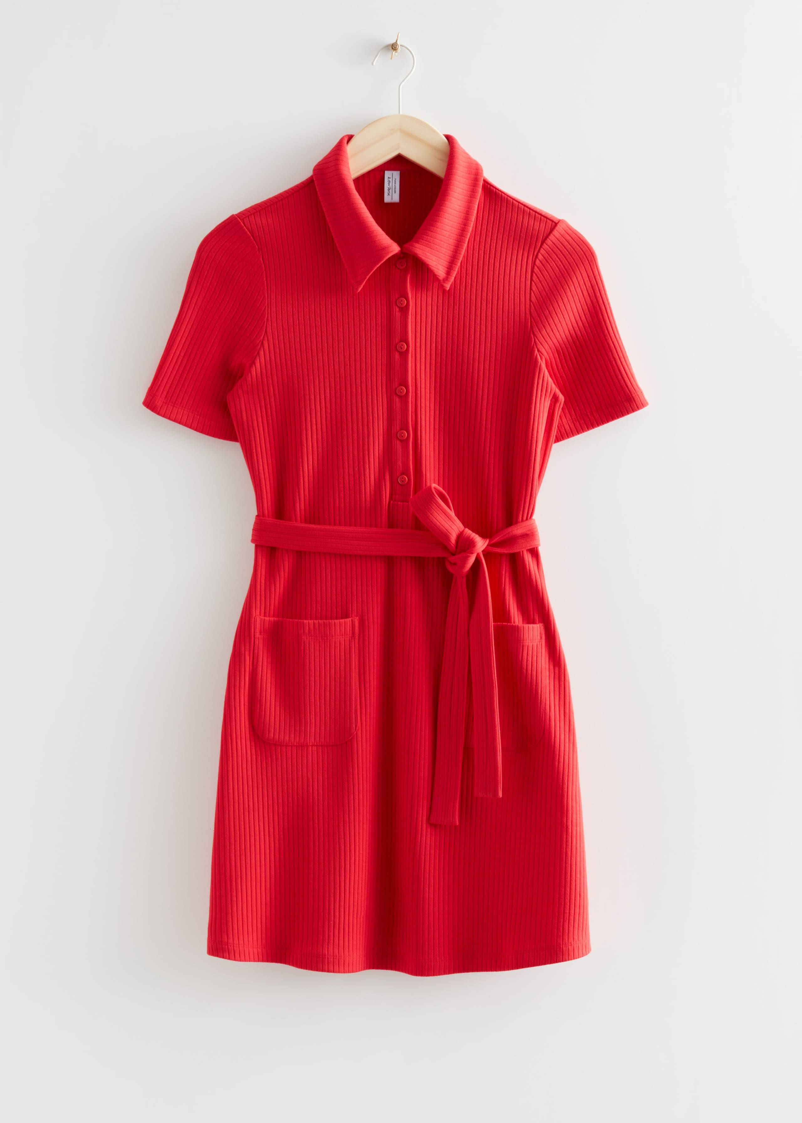 Mini-robe ceinturée à col - Rouge - Still Life